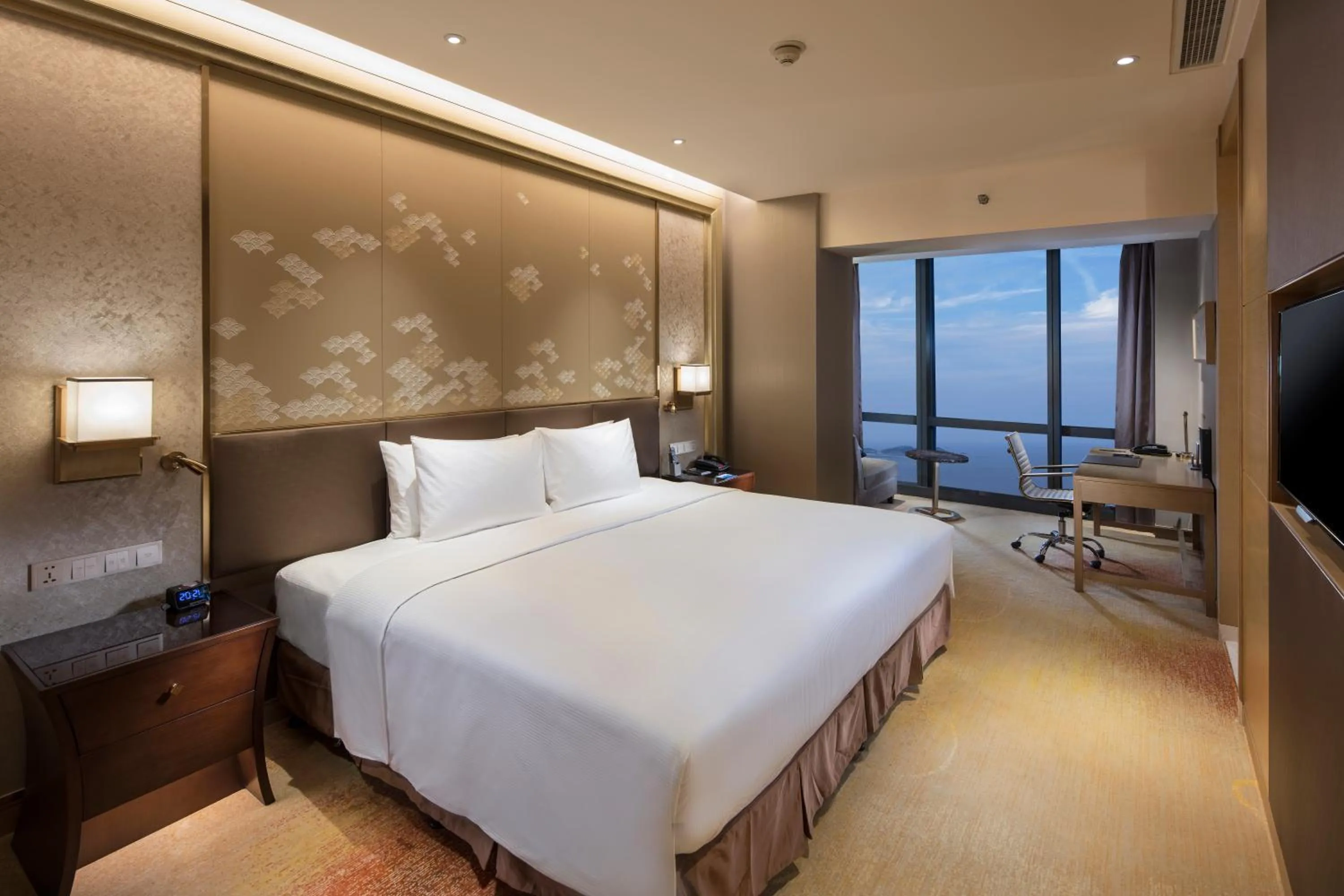 Bedroom, Bed in Hilton Yantai