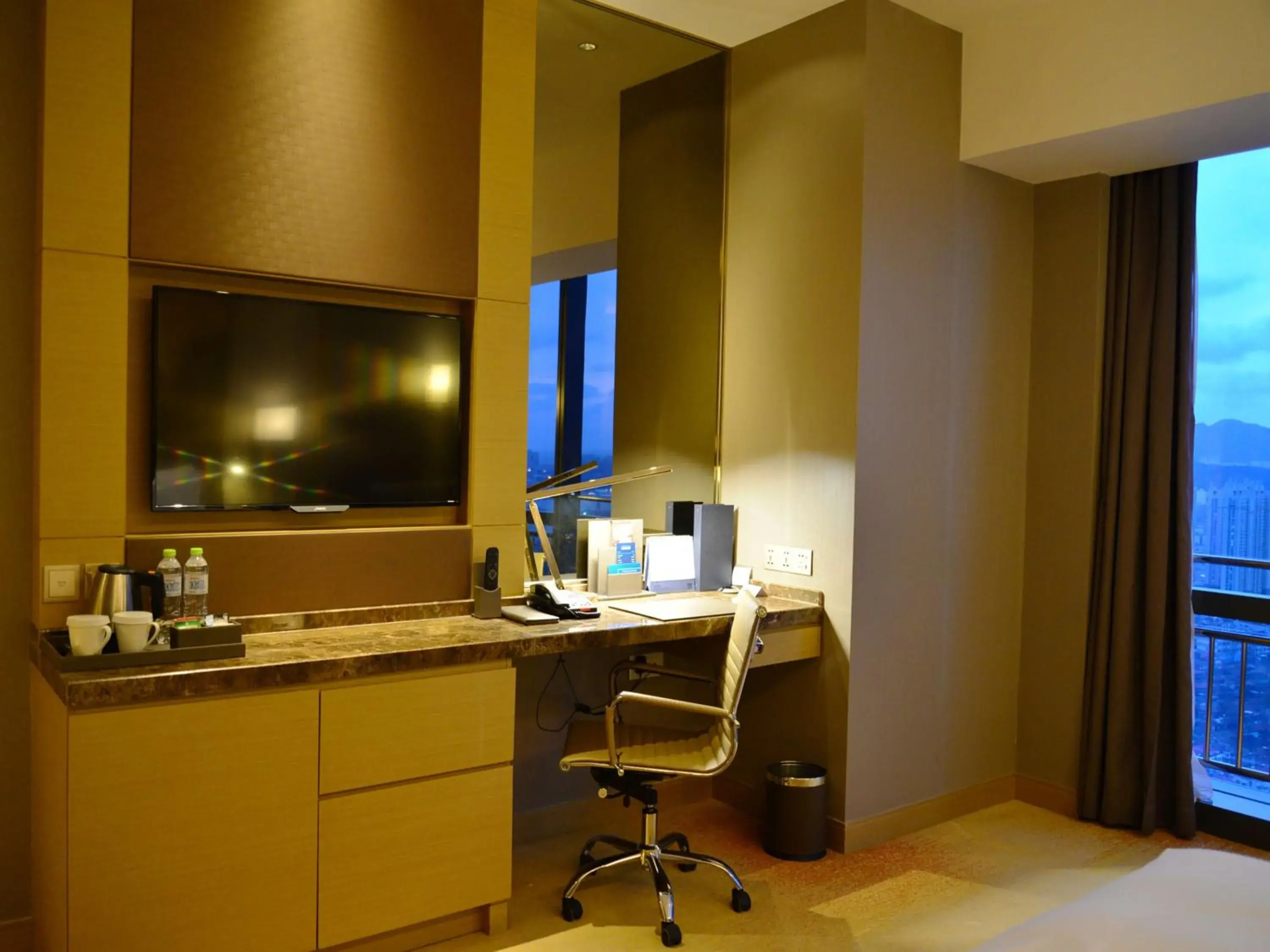 King Room - Mobility Accessible in Hilton Yantai King Room - Mobility Accessible in Hilton Yantai