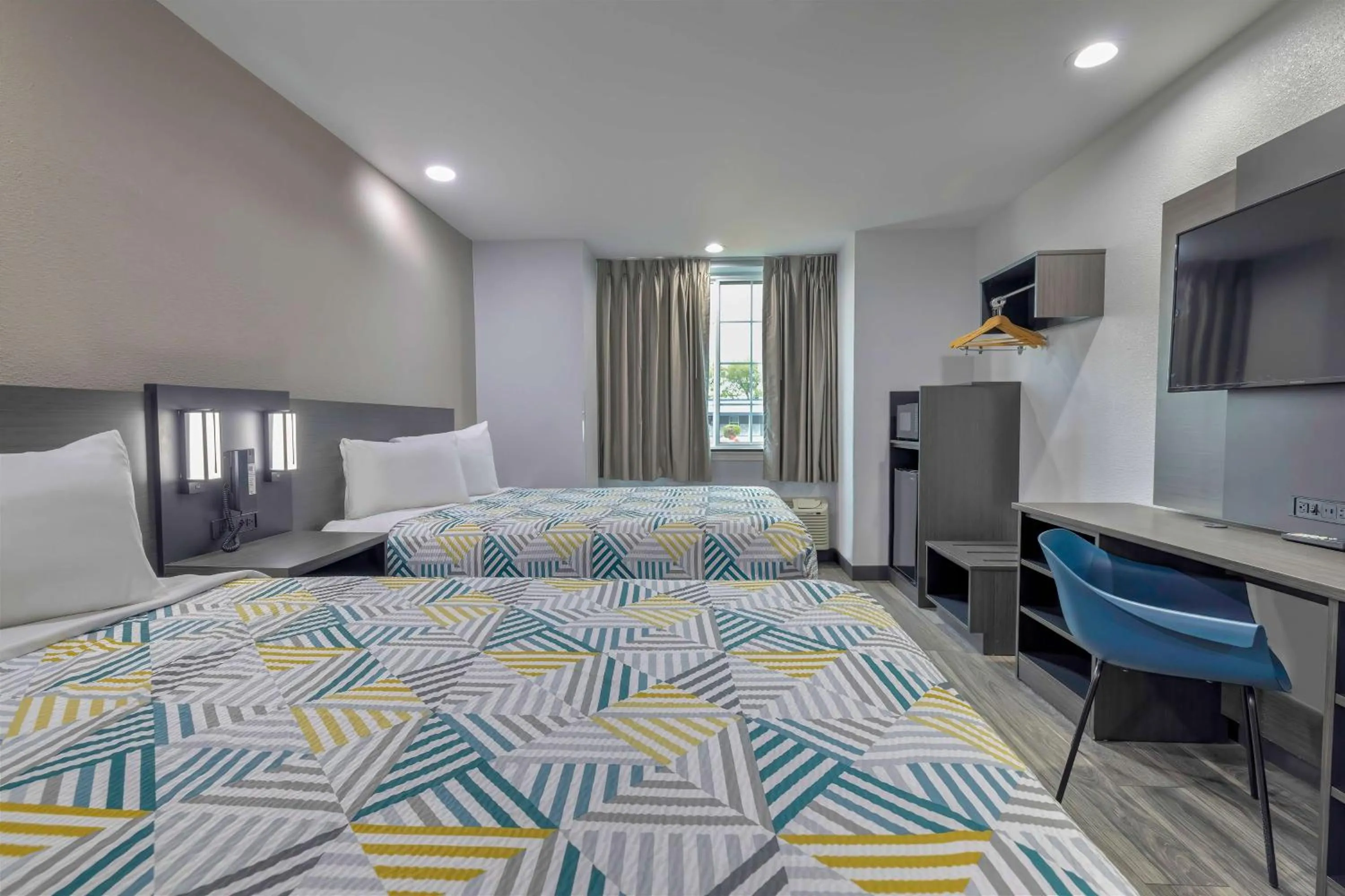 Bedroom, Bed in Motel 6-Fort Worth, TX - Burleson