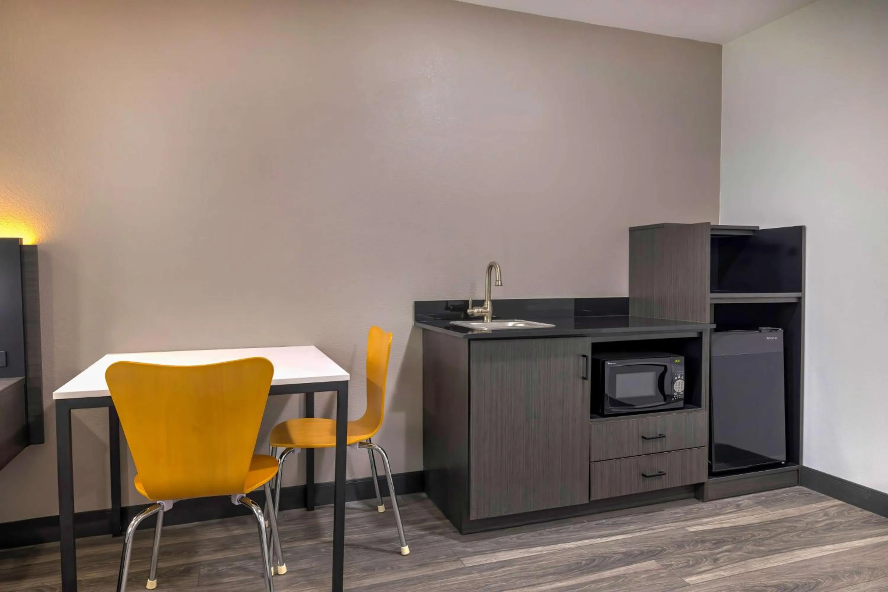 Photo of the whole room in Motel 6-Fort Worth, TX - Burleson