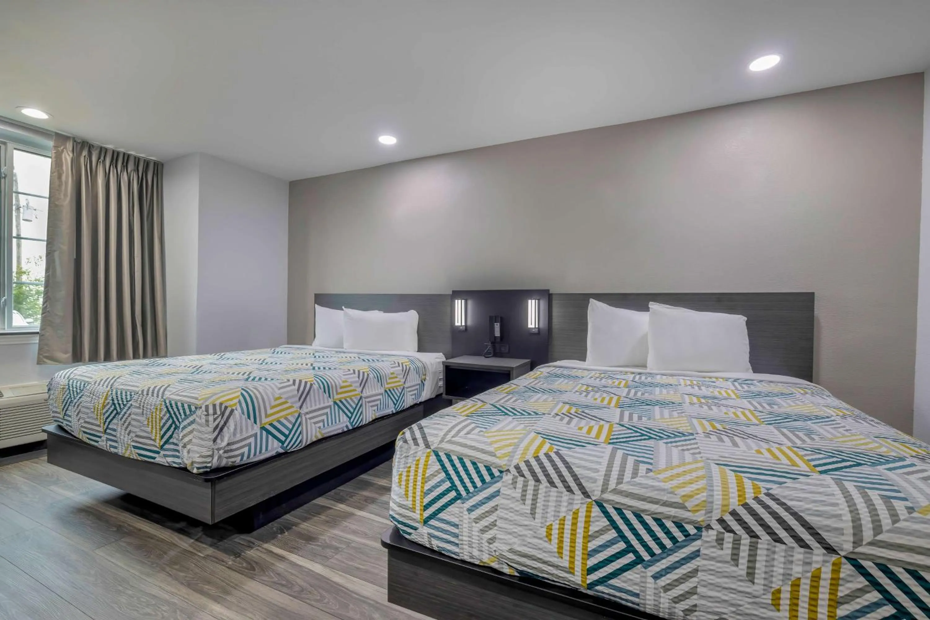 Bedroom, Bed in Motel 6-Fort Worth, TX - Burleson