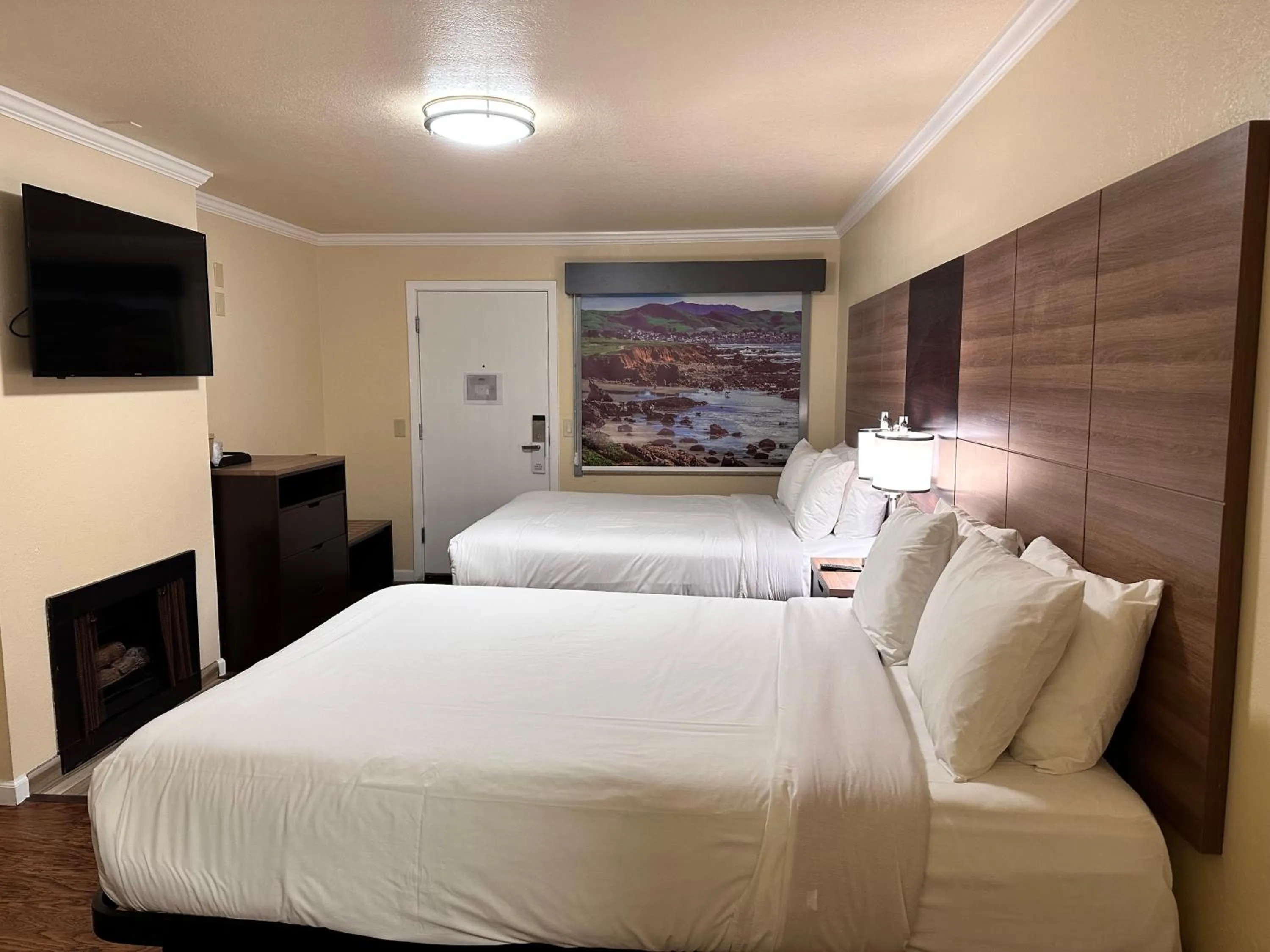 Bed in Beachwalker Inn Cayucos