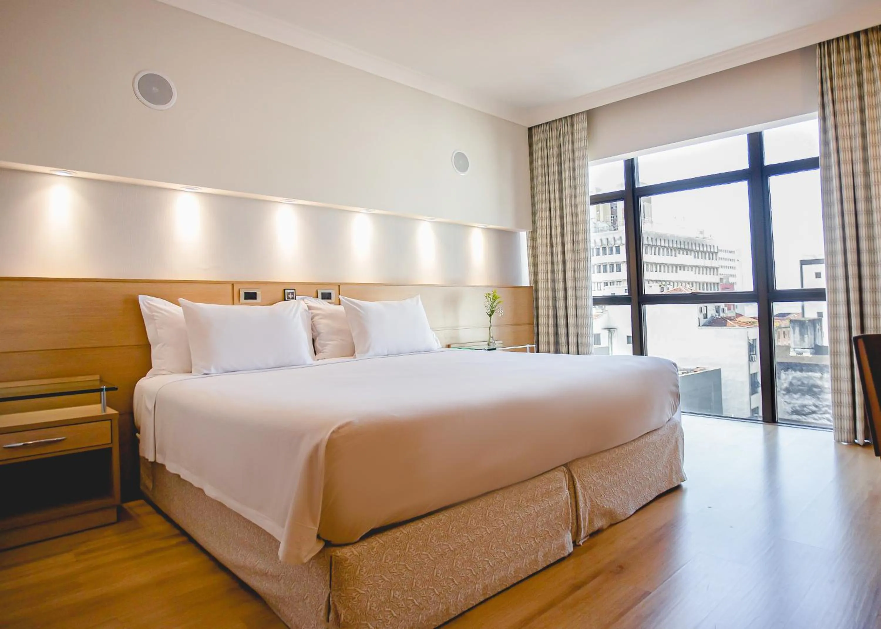 Bed in Bourbon Convention Hotel Santos