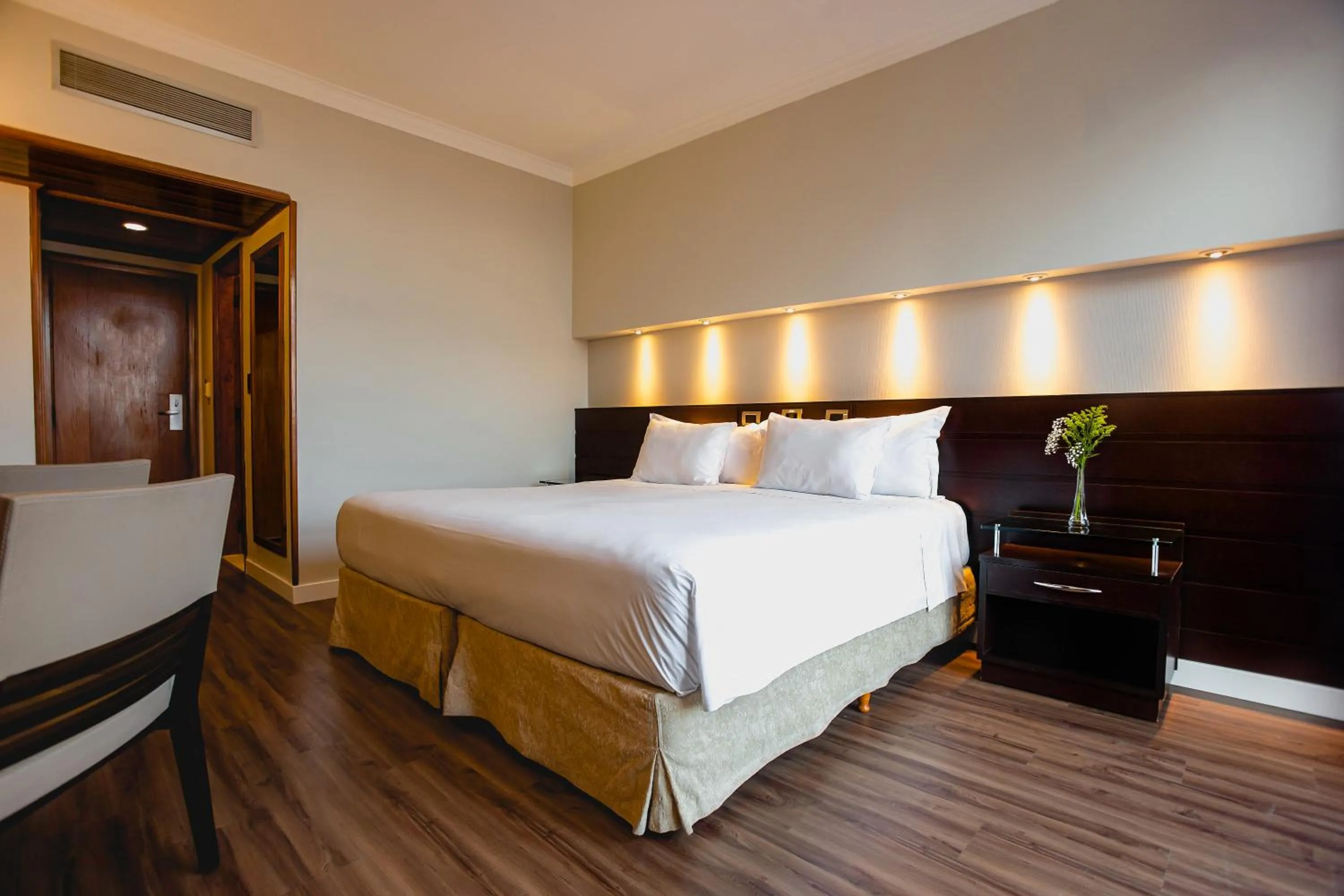 Bed in Bourbon Convention Hotel Santos