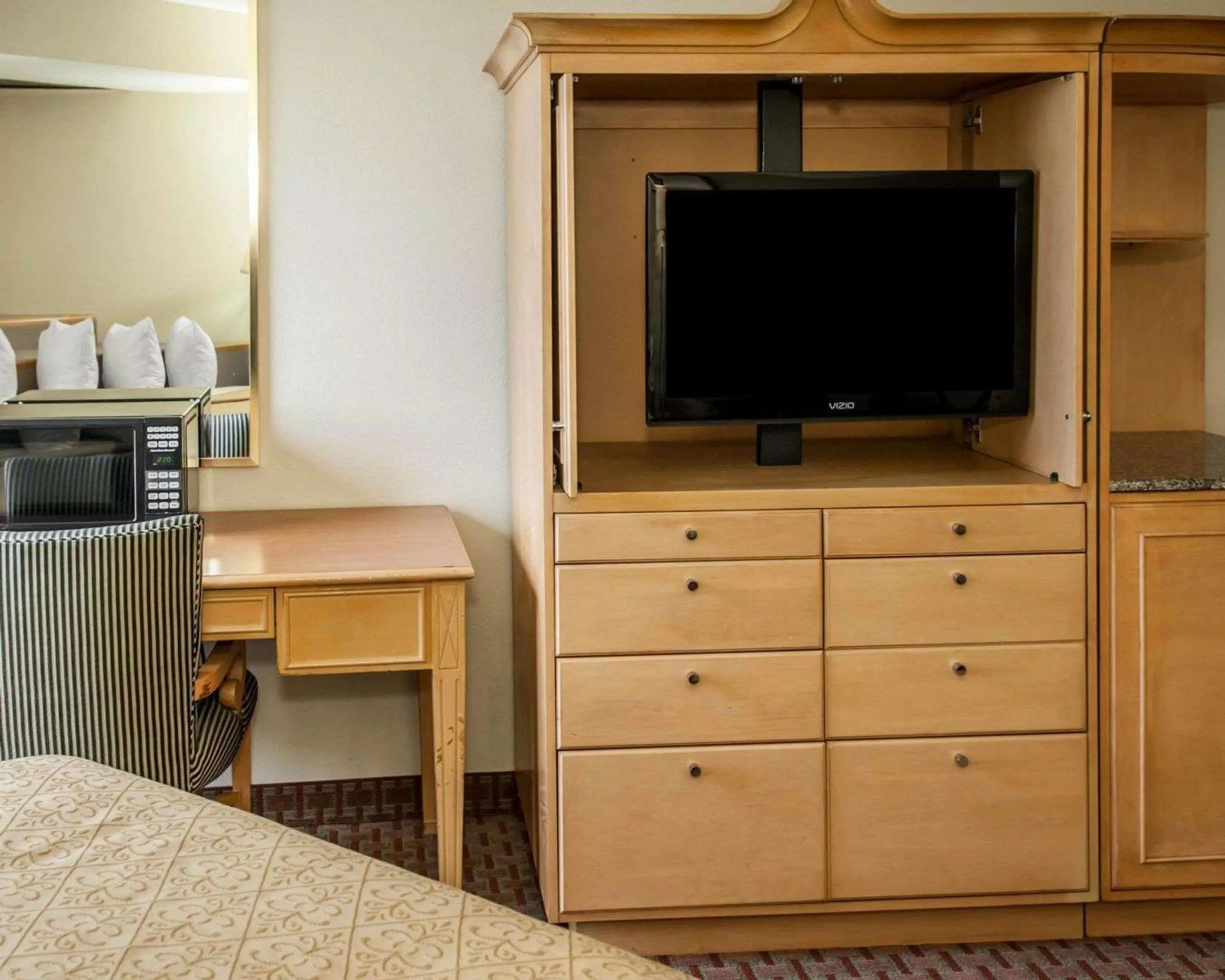 Photo of the whole room in Quality Inn & Suites Greenfield I-70