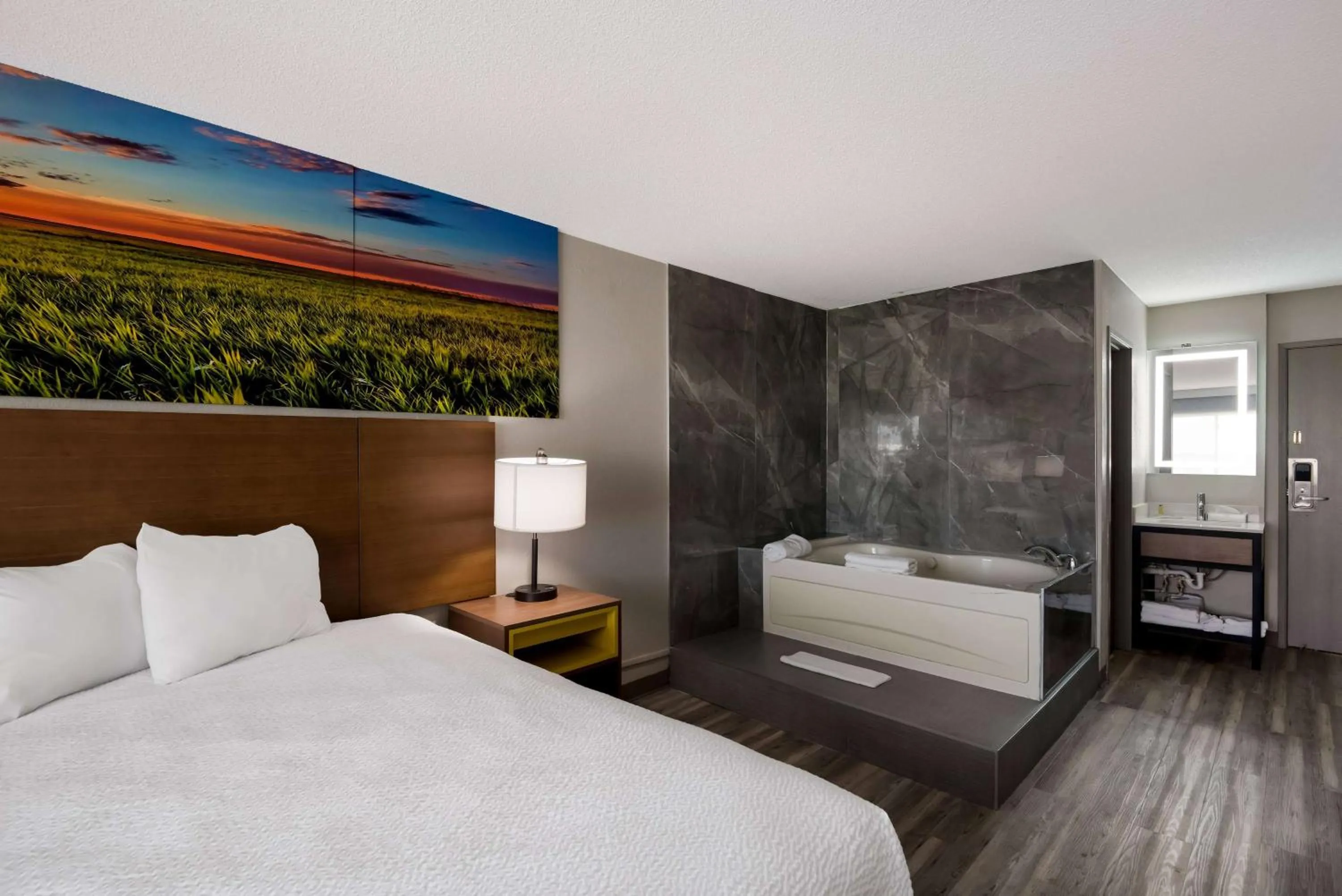 Photo of the whole room, Bed in Days Inn by Wyndham Ankeny - Des Moines