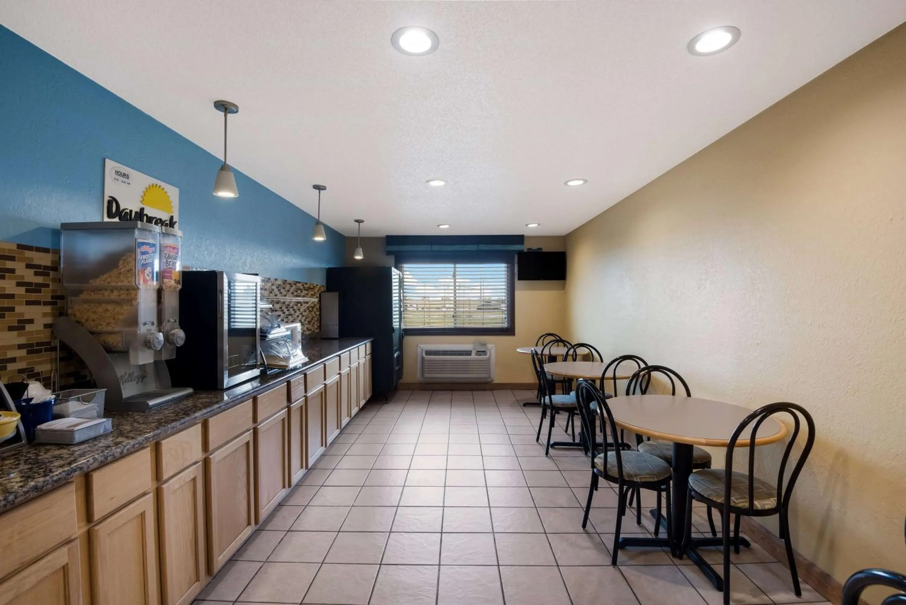 Restaurant/places to eat in Days Inn by Wyndham Ankeny - Des Moines