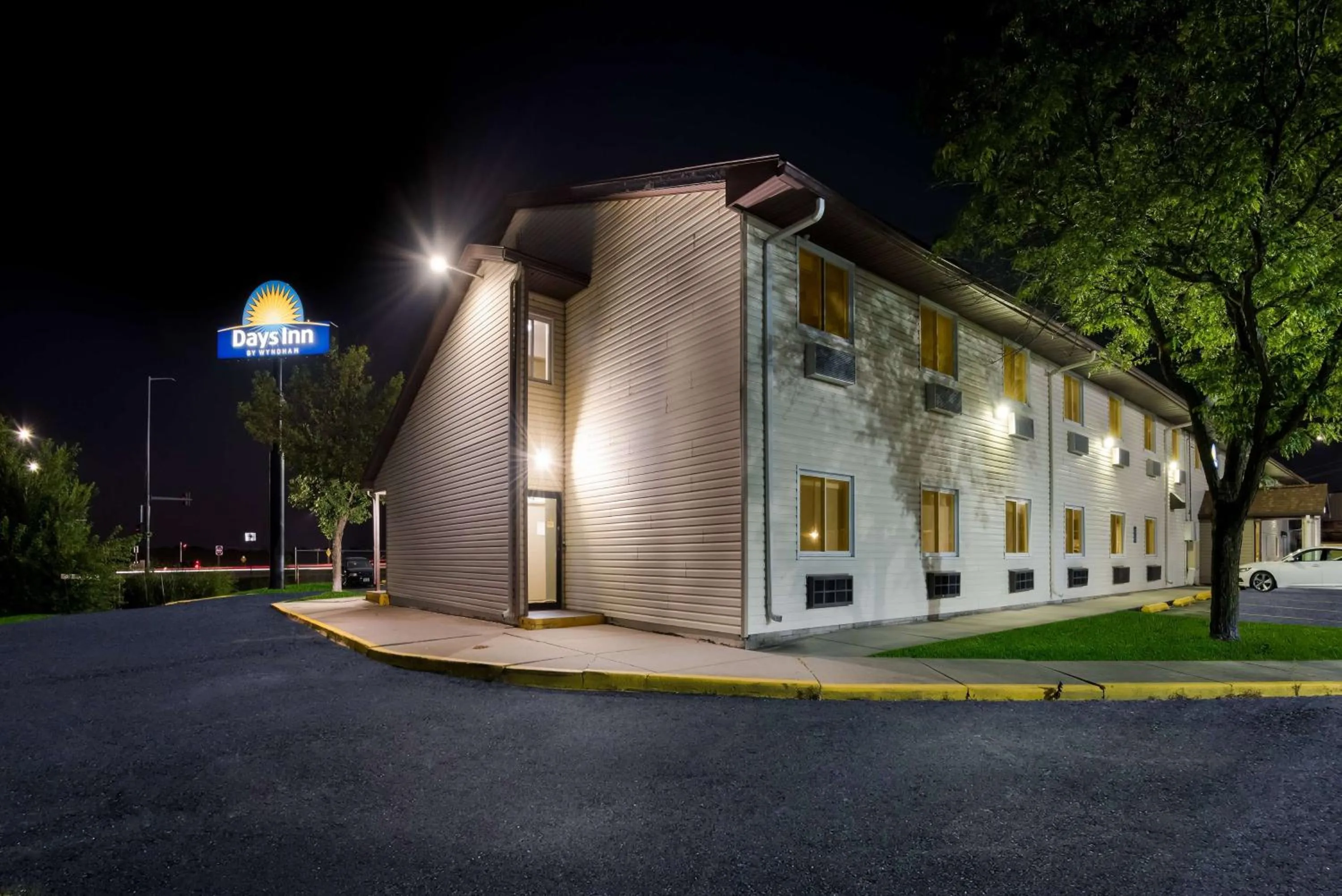 Property building in Days Inn by Wyndham Ankeny - Des Moines