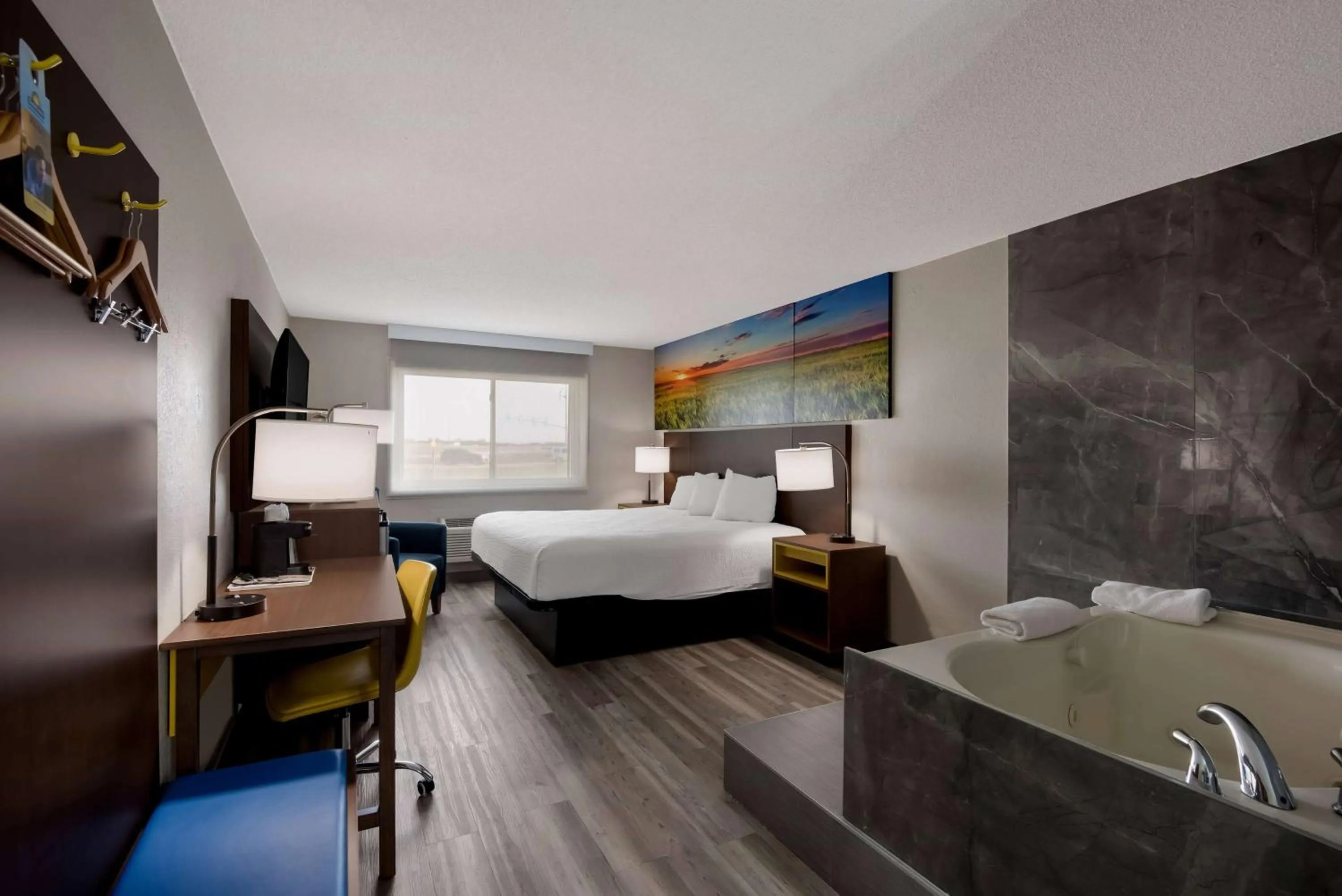 Photo of the whole room, Bed in Days Inn by Wyndham Ankeny - Des Moines