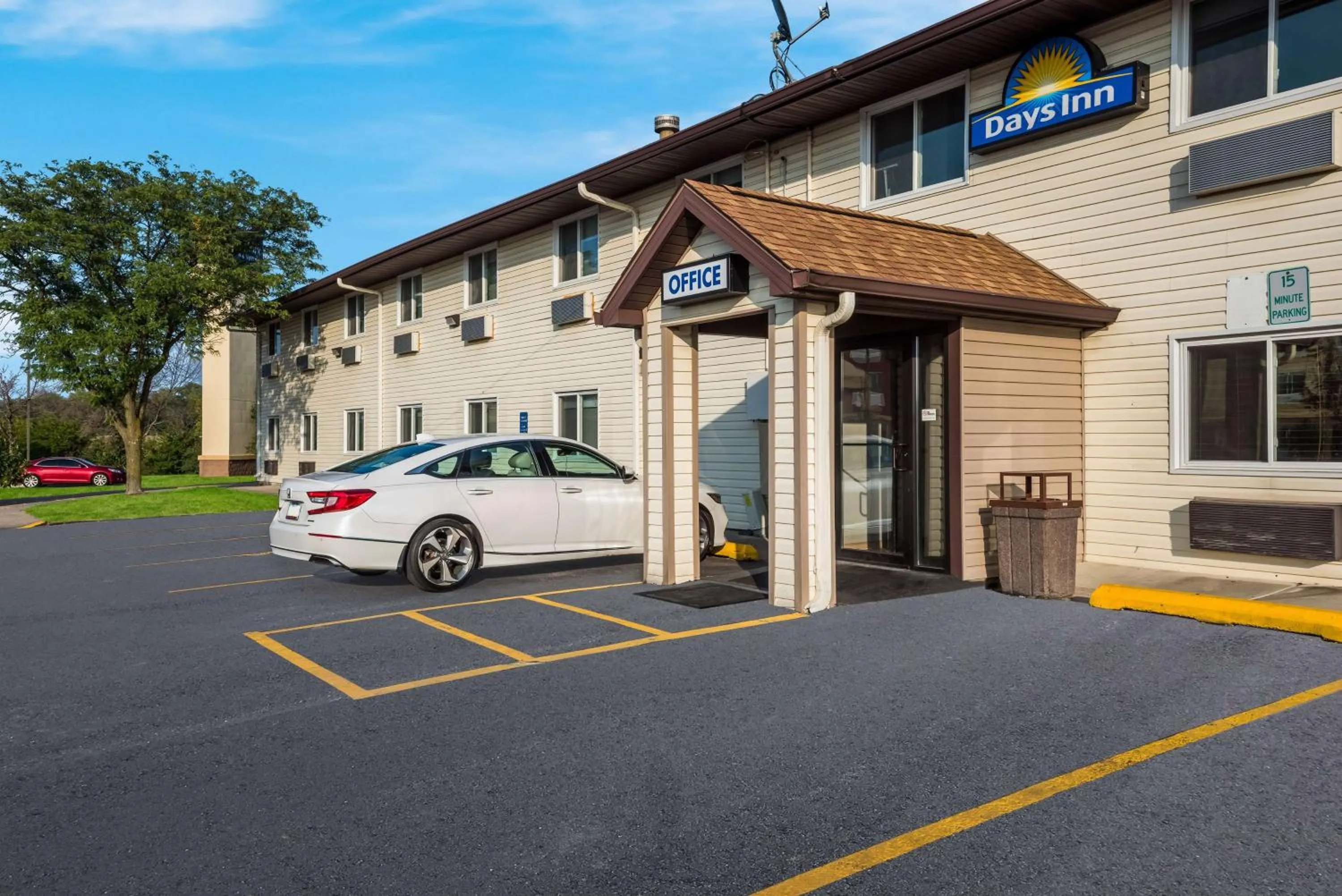 Property building in Days Inn by Wyndham Ankeny - Des Moines
