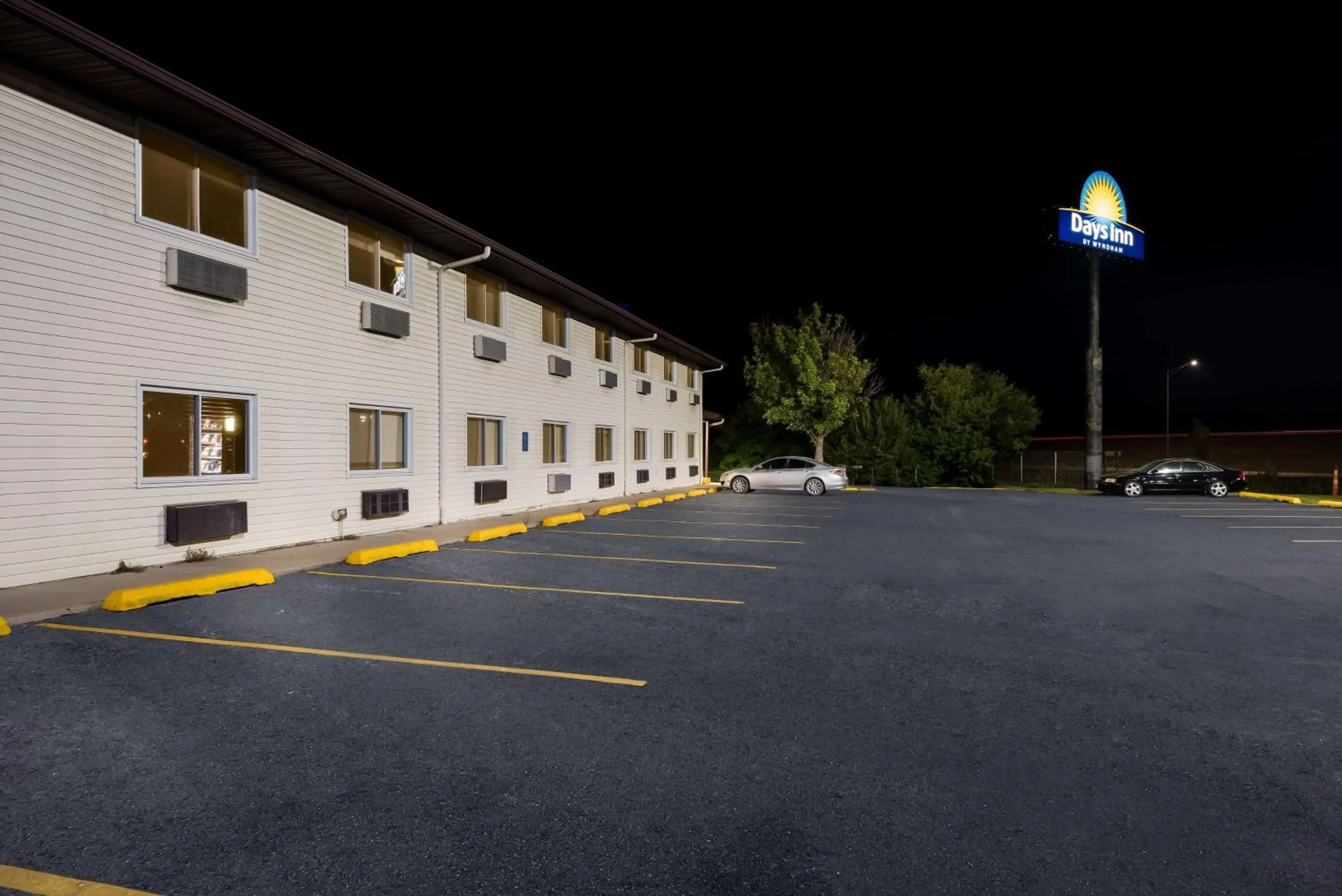 Property building in Days Inn by Wyndham Ankeny - Des Moines