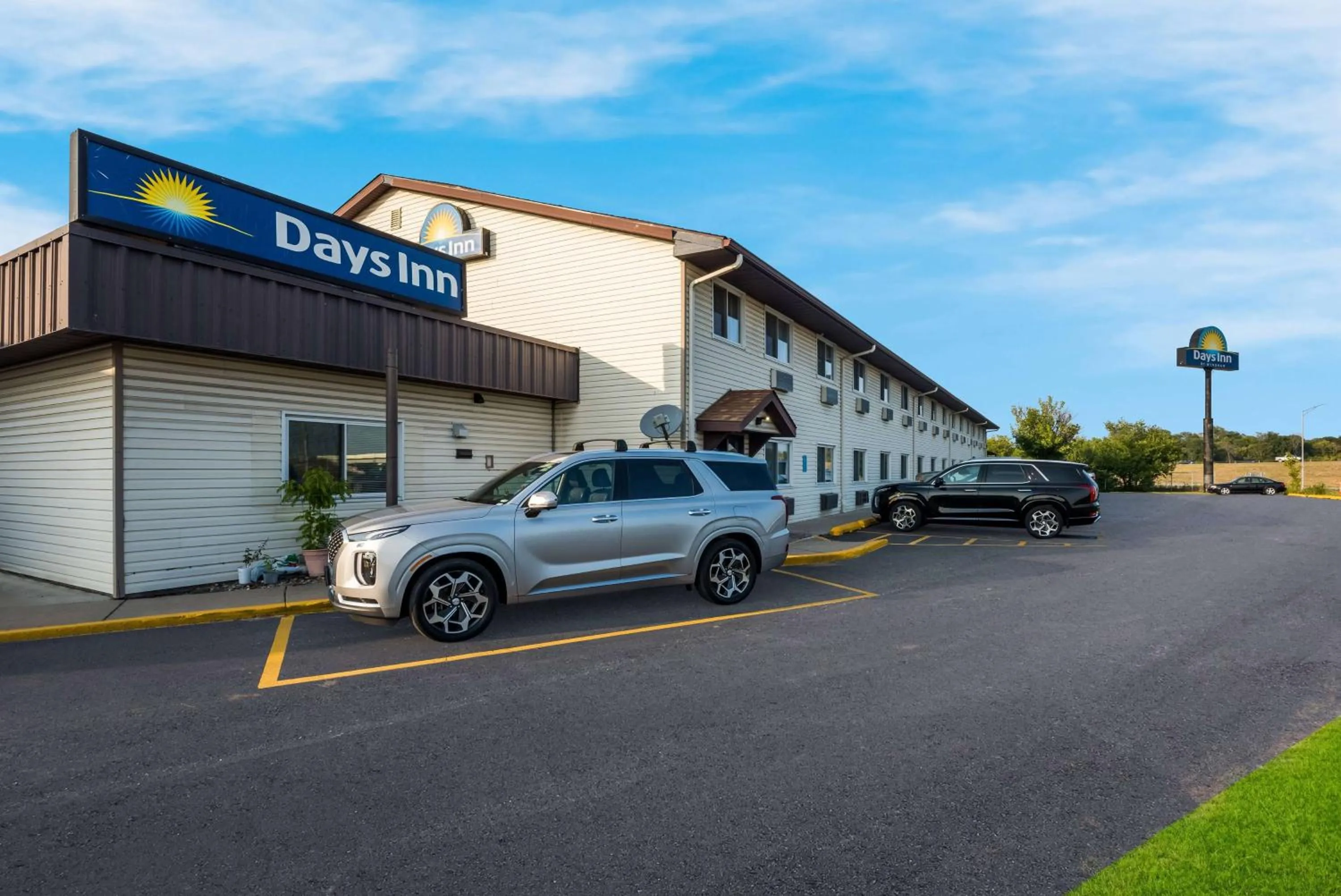 Property building in Days Inn by Wyndham Ankeny - Des Moines