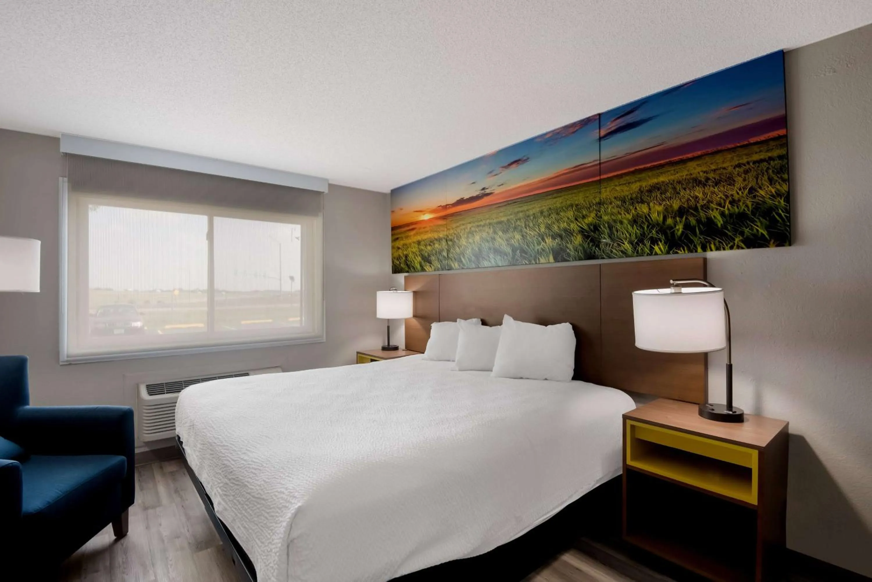 Photo of the whole room, Bed in Days Inn by Wyndham Ankeny - Des Moines