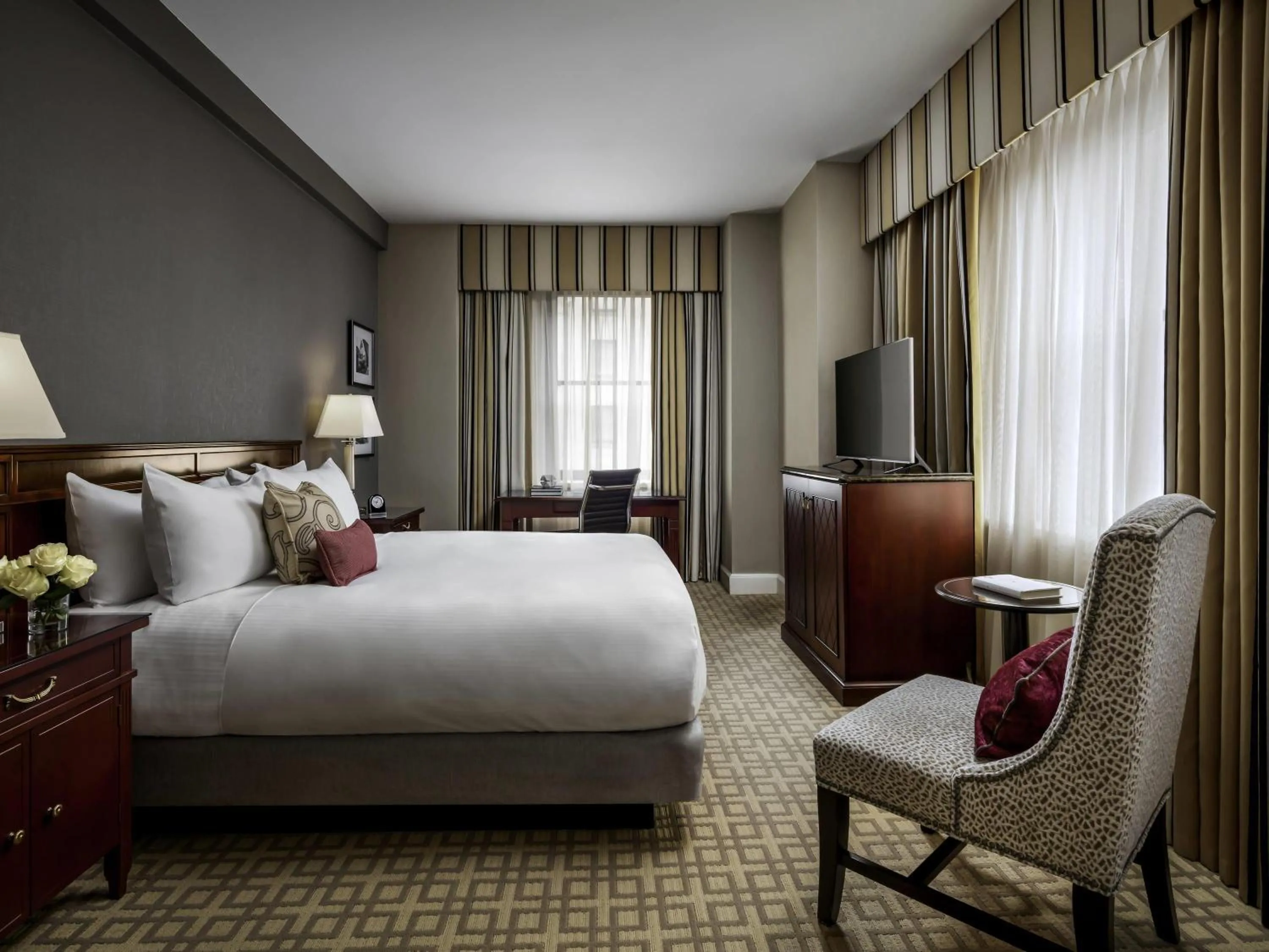 Bedroom, Bed in Fairmont Royal York Hotel