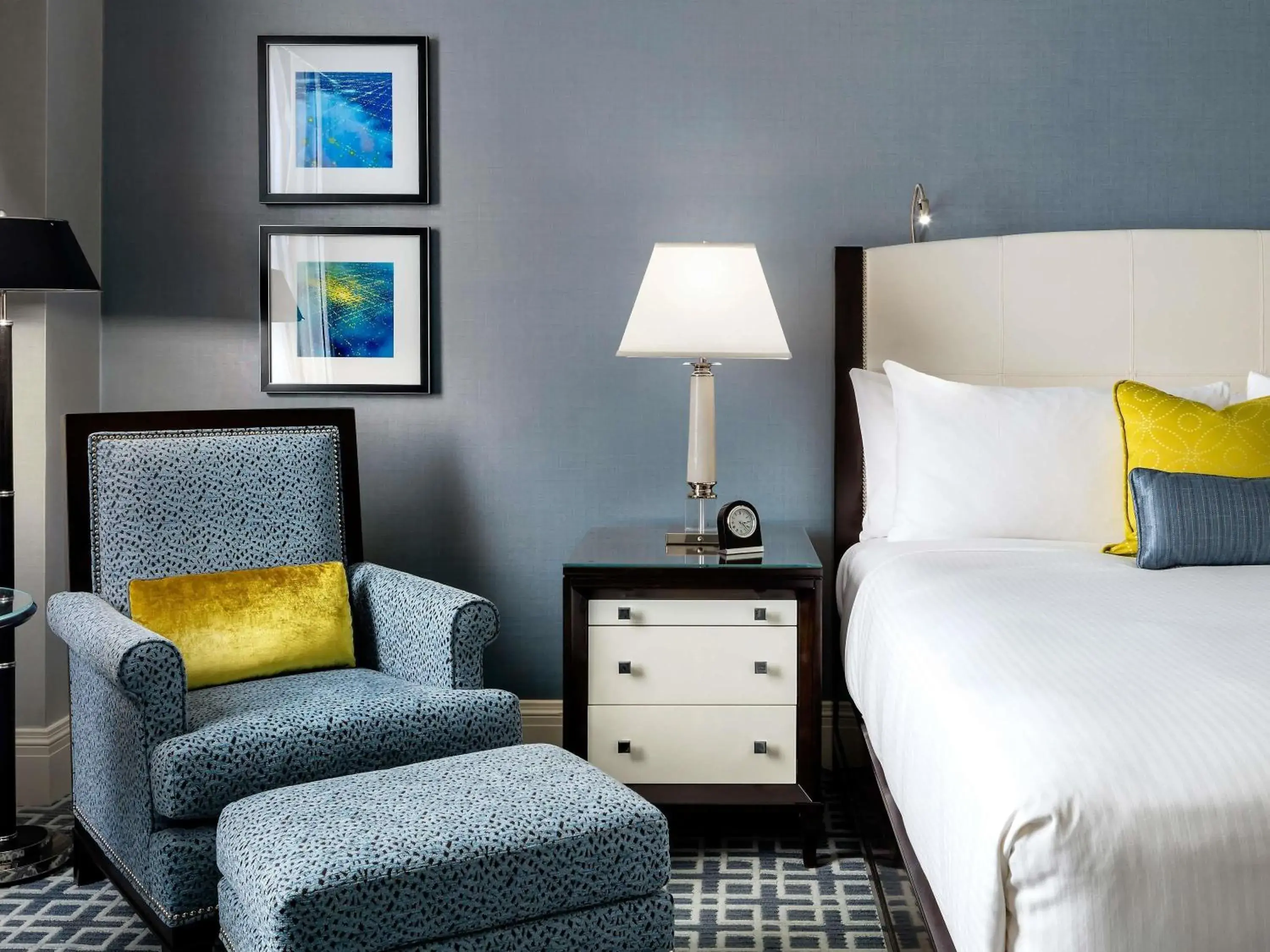 Luxury Queen in Fairmont Royal York Hotel Luxury Queen in Fairmont Royal York Hotel