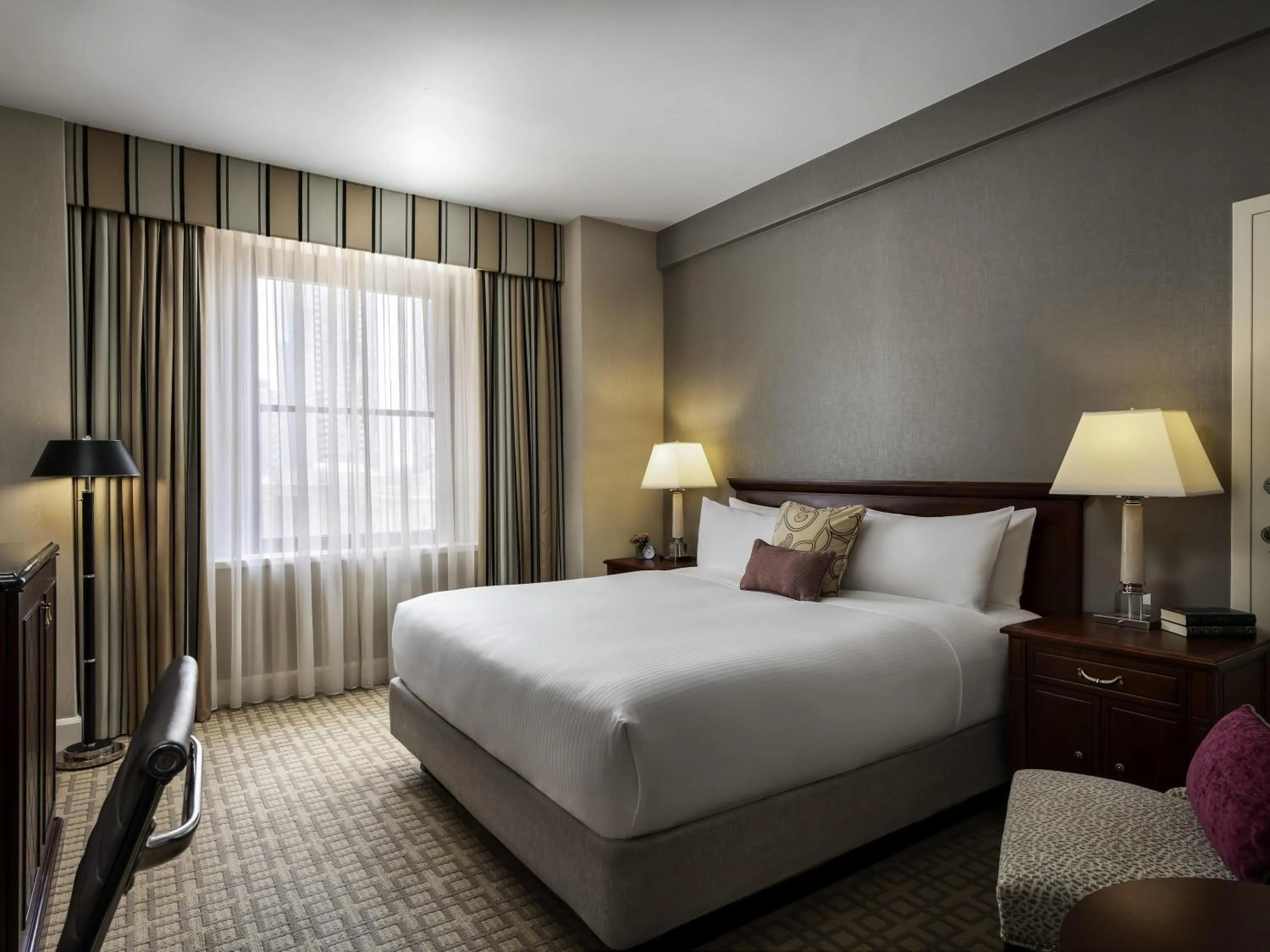 Bedroom, Bed in Fairmont Royal York Hotel