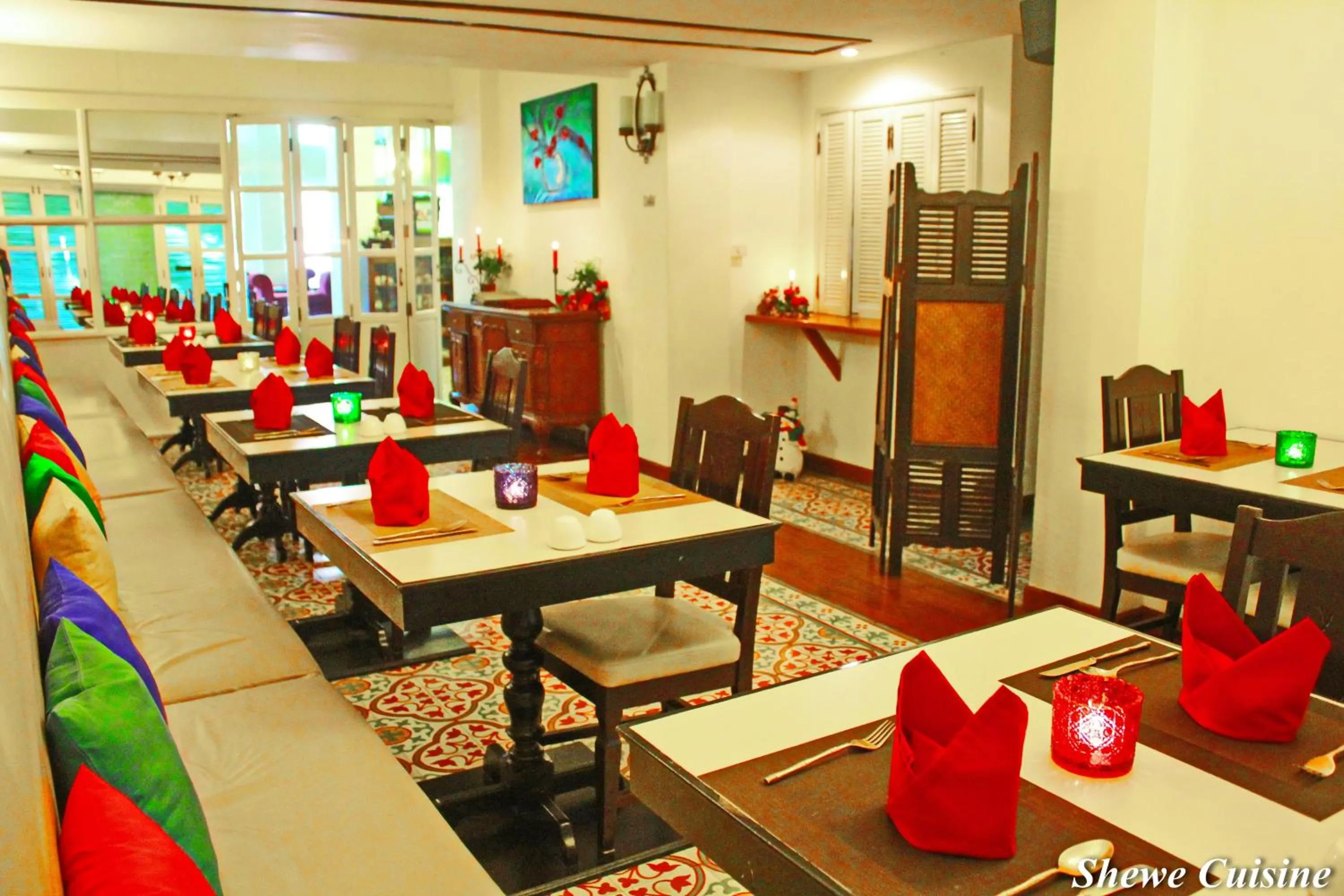 Restaurant/places to eat in Shewe Wana Suite Resort