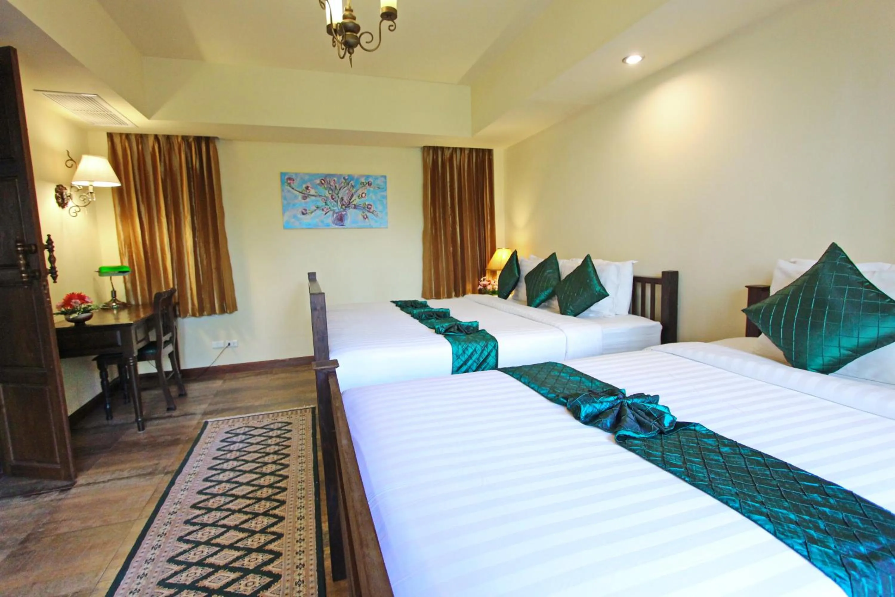 Bed in Shewe Wana Suite Resort