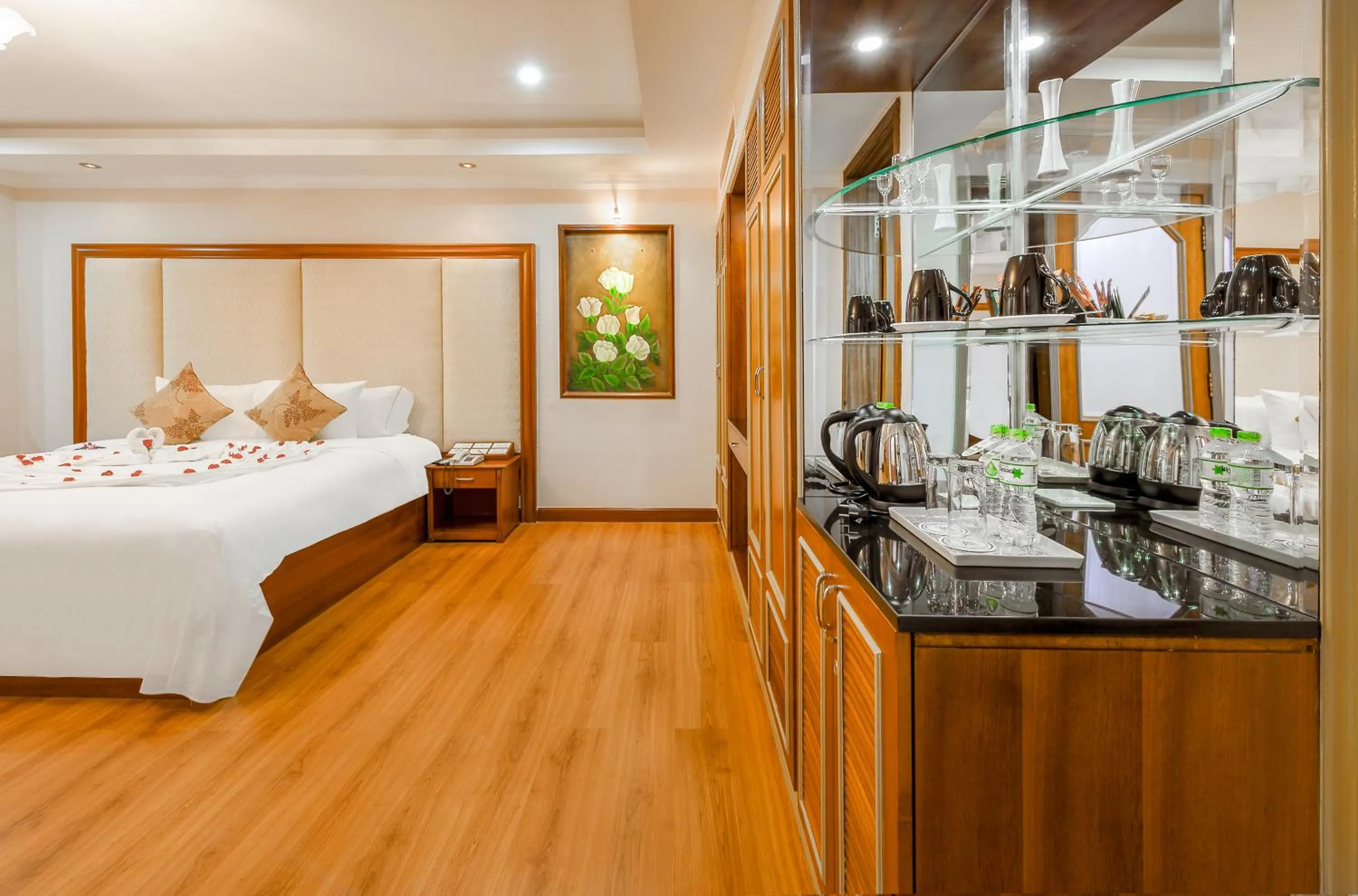 Bedroom, Bed in Muong Thanh Luxury Song Han Hotel