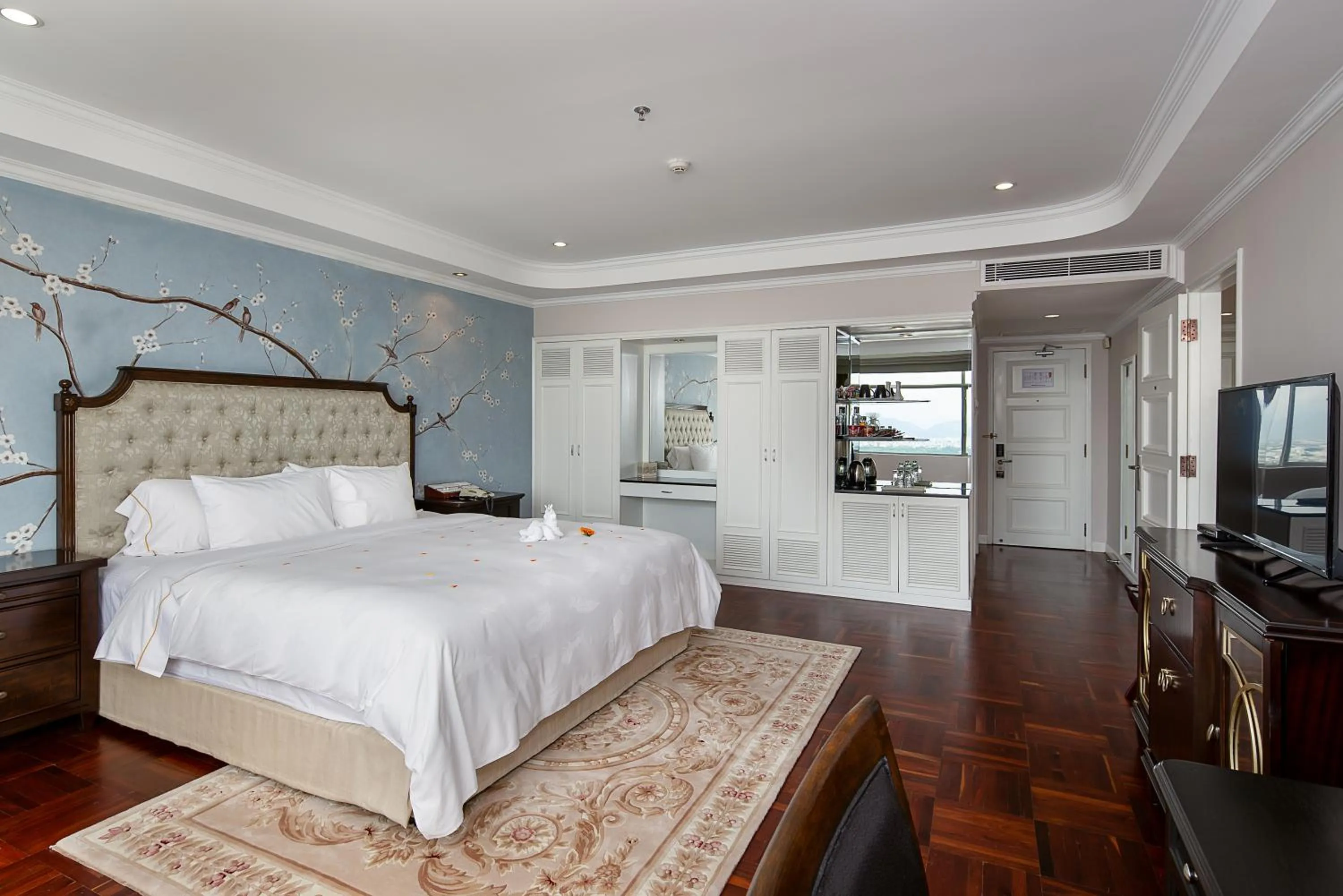 Bed in Muong Thanh Luxury Song Han Hotel