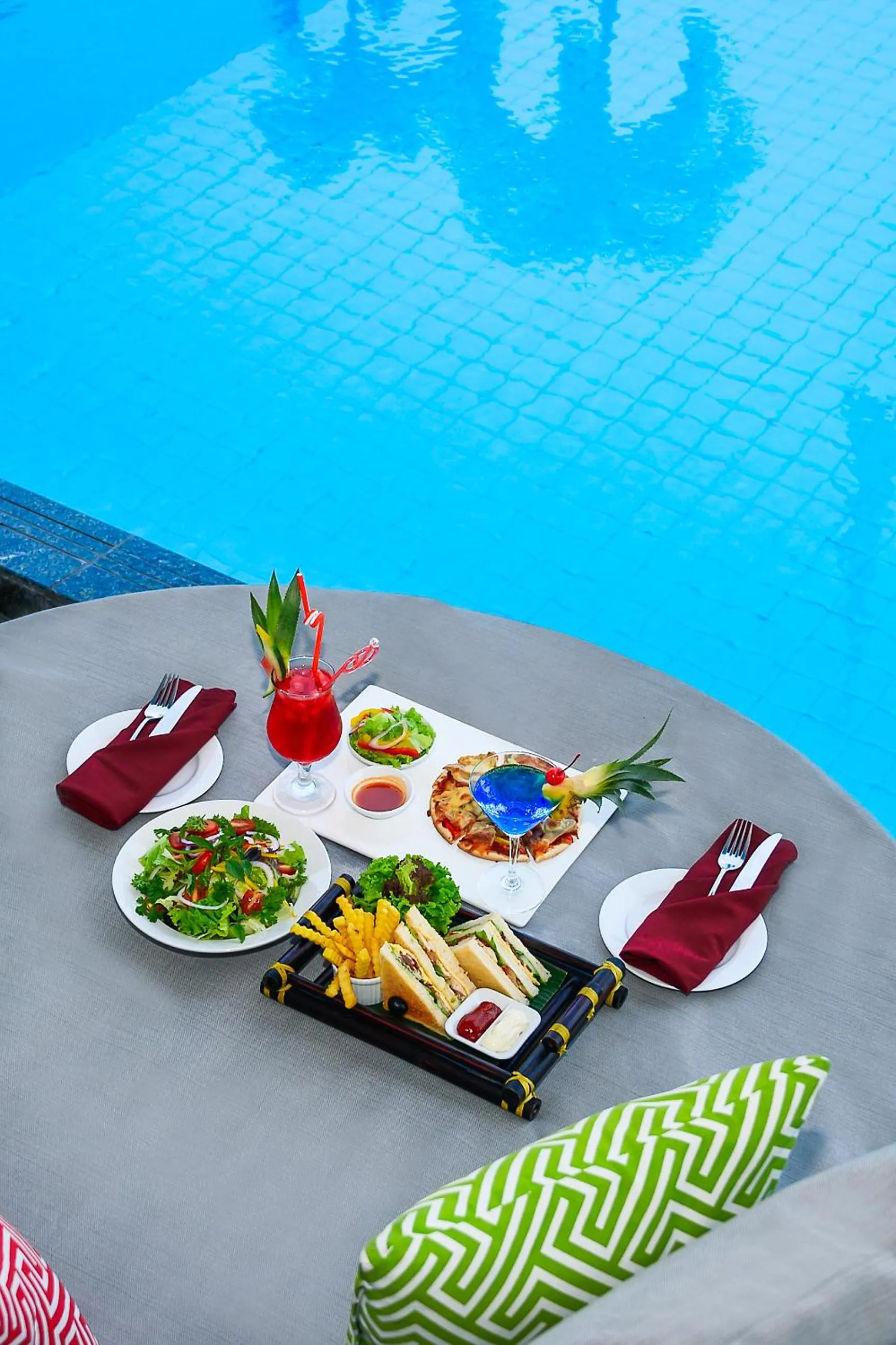 Swimming pool in Muong Thanh Luxury Song Han Hotel