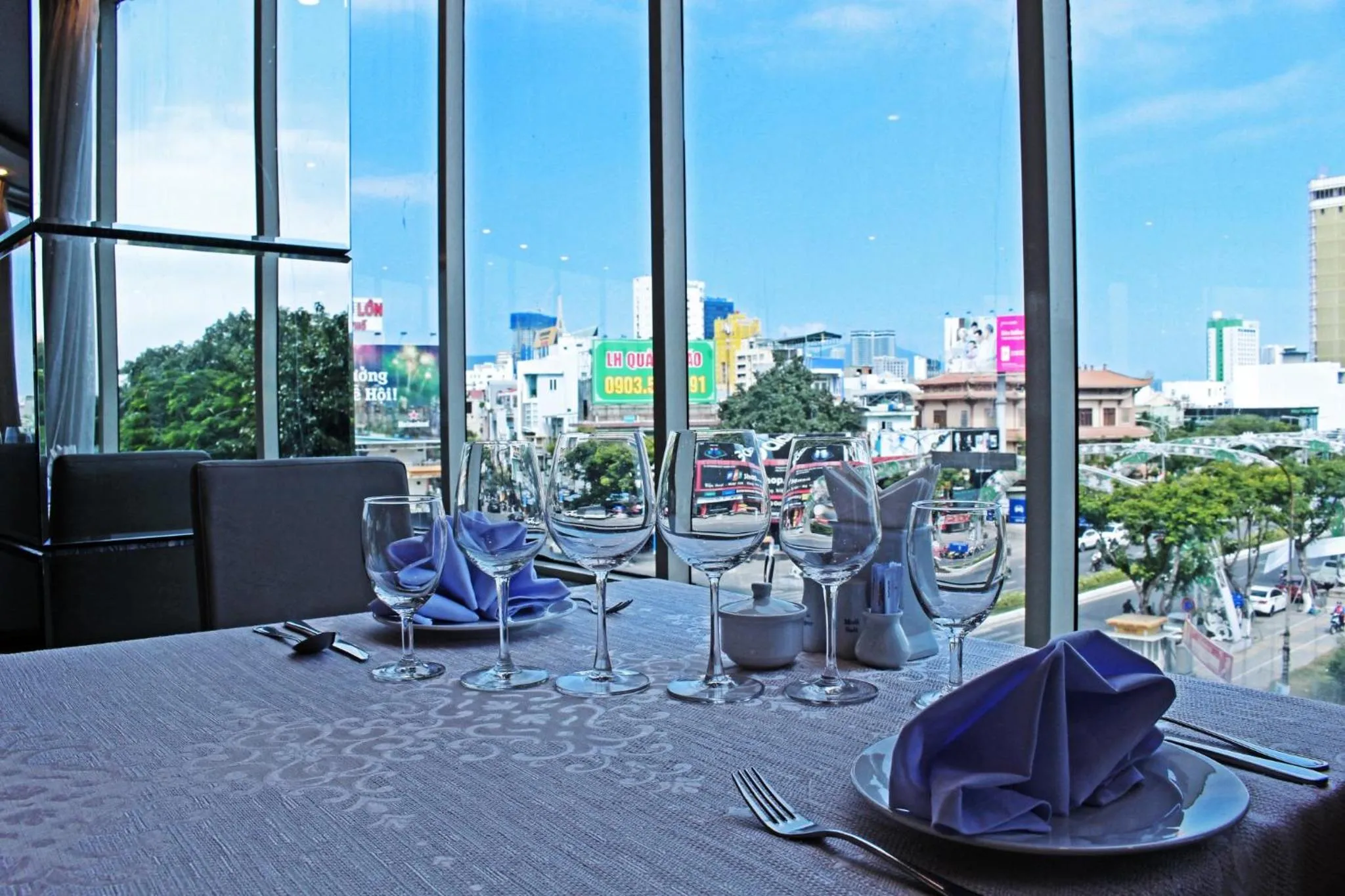 Restaurant/places to eat in Muong Thanh Luxury Song Han Hotel