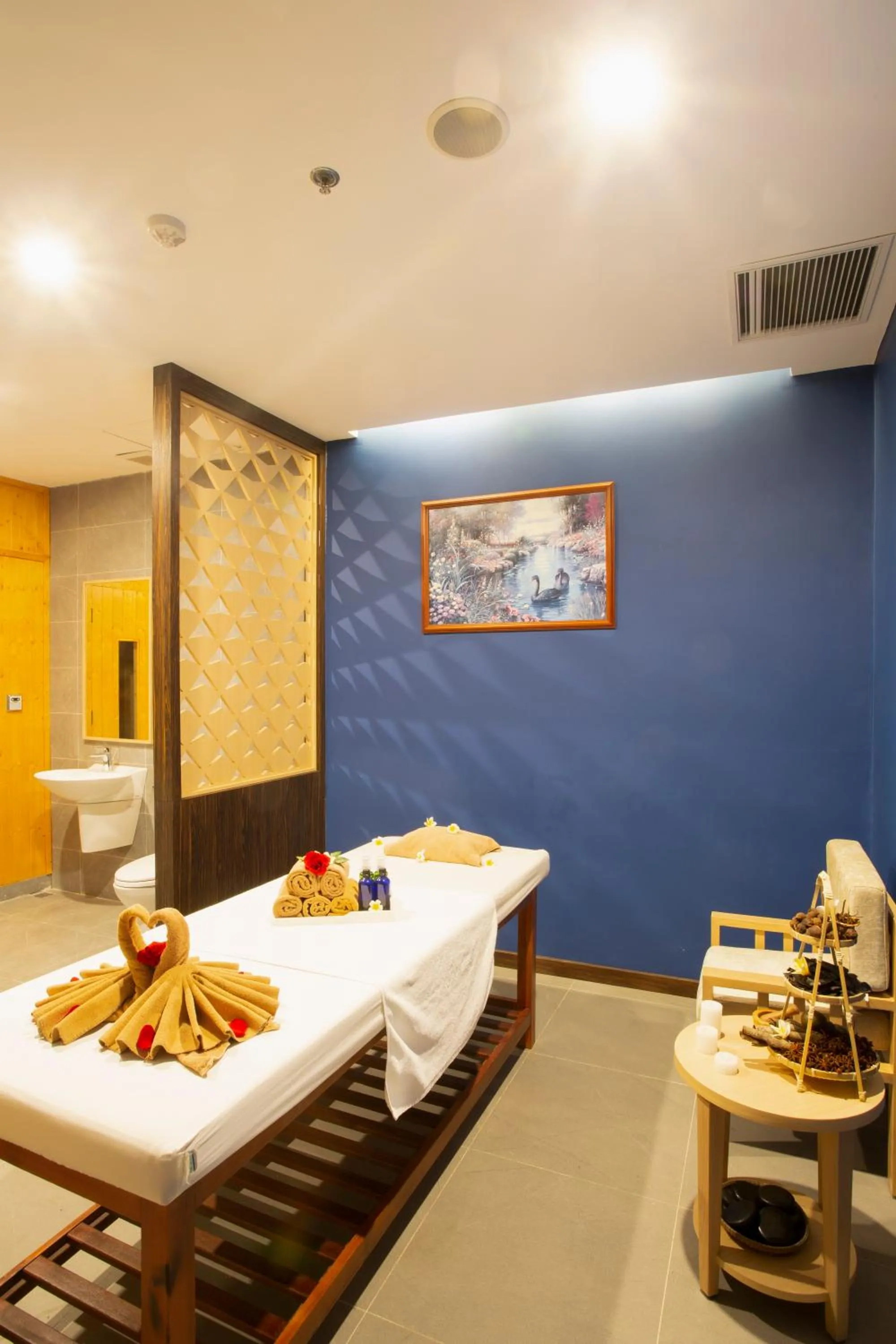 Massage, Bed in Muong Thanh Luxury Song Han Hotel