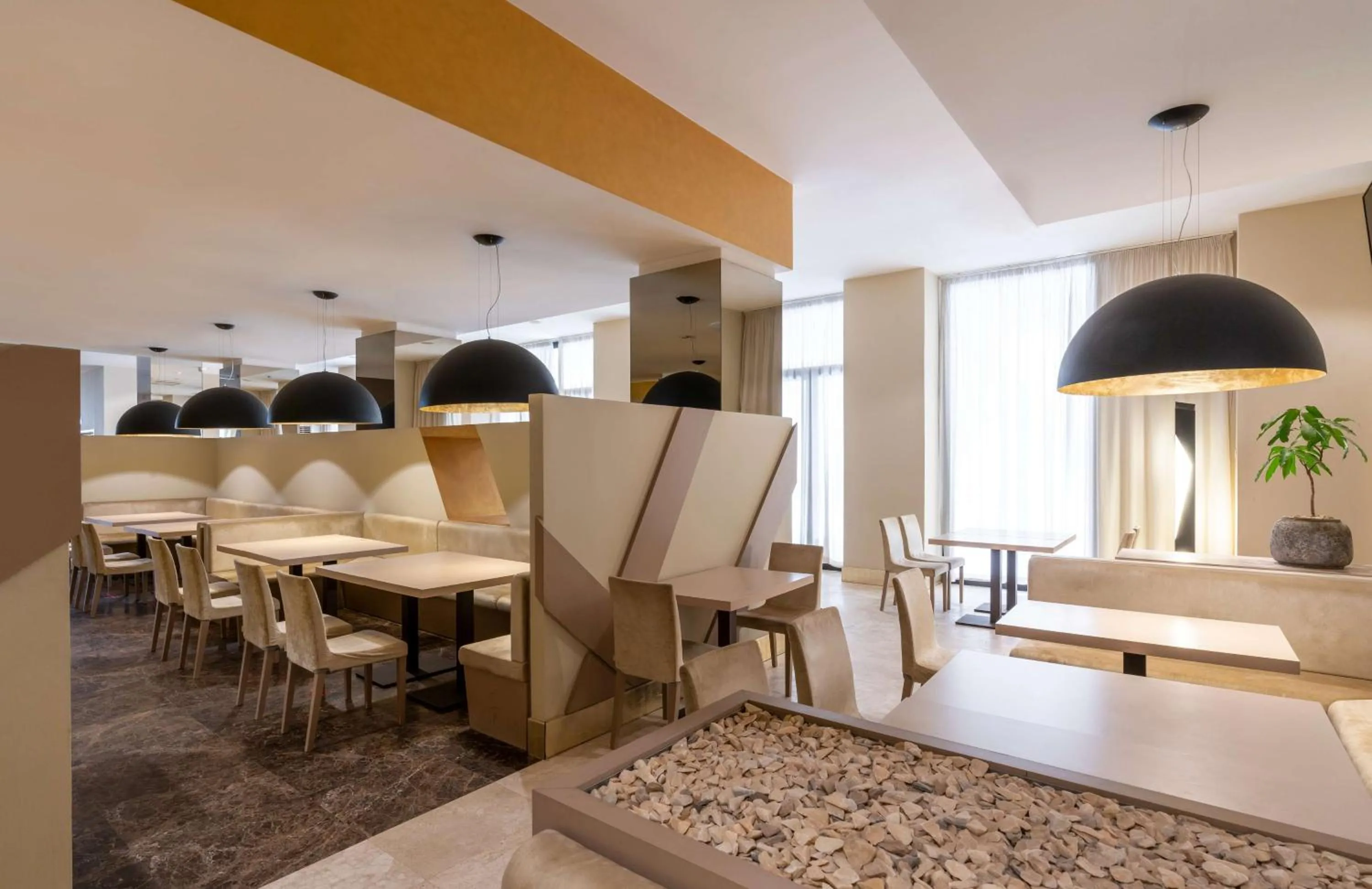 Restaurant/places to eat in Radisson Blu Hotel N'Djamena