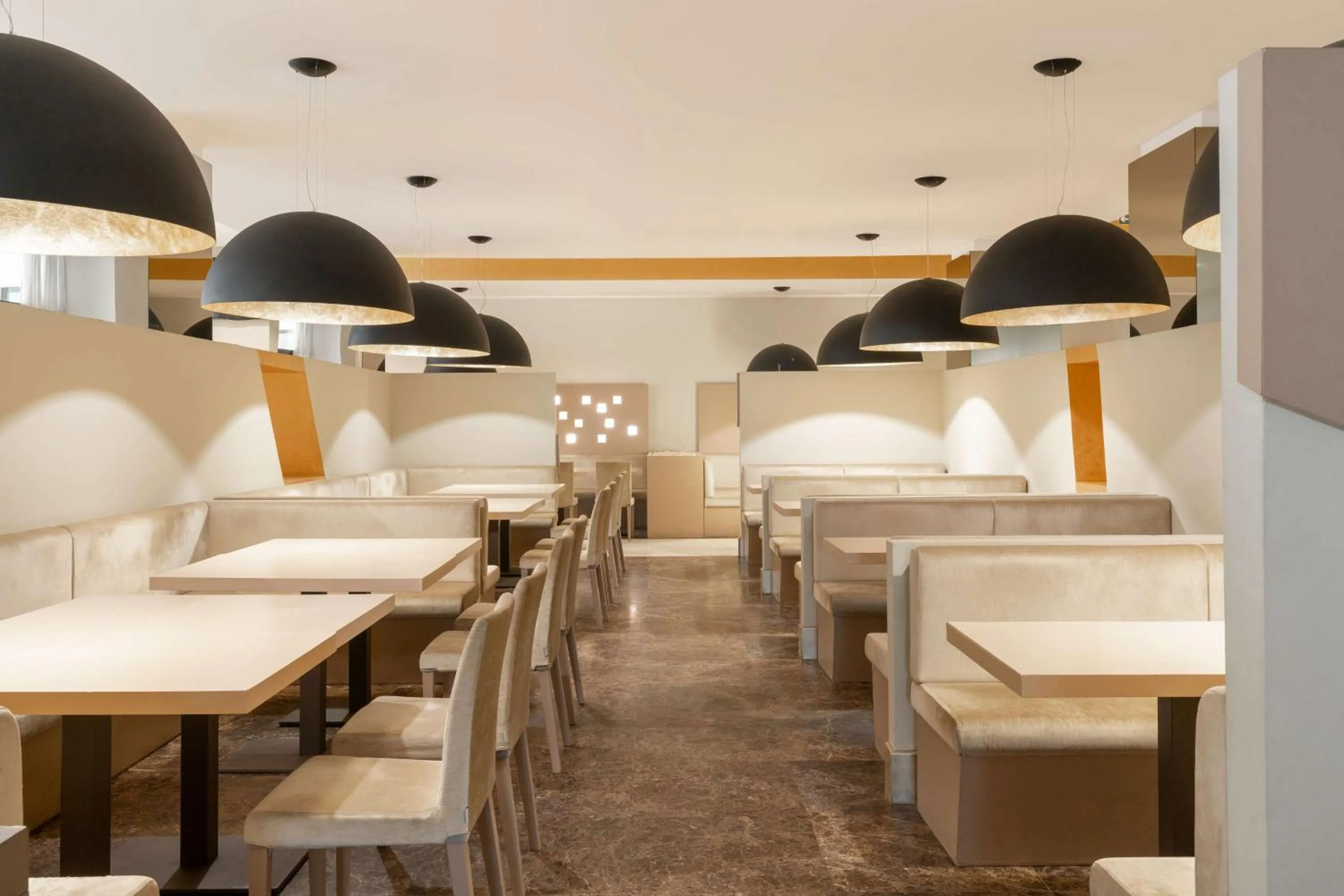 Restaurant/places to eat in Radisson Blu Hotel N'Djamena