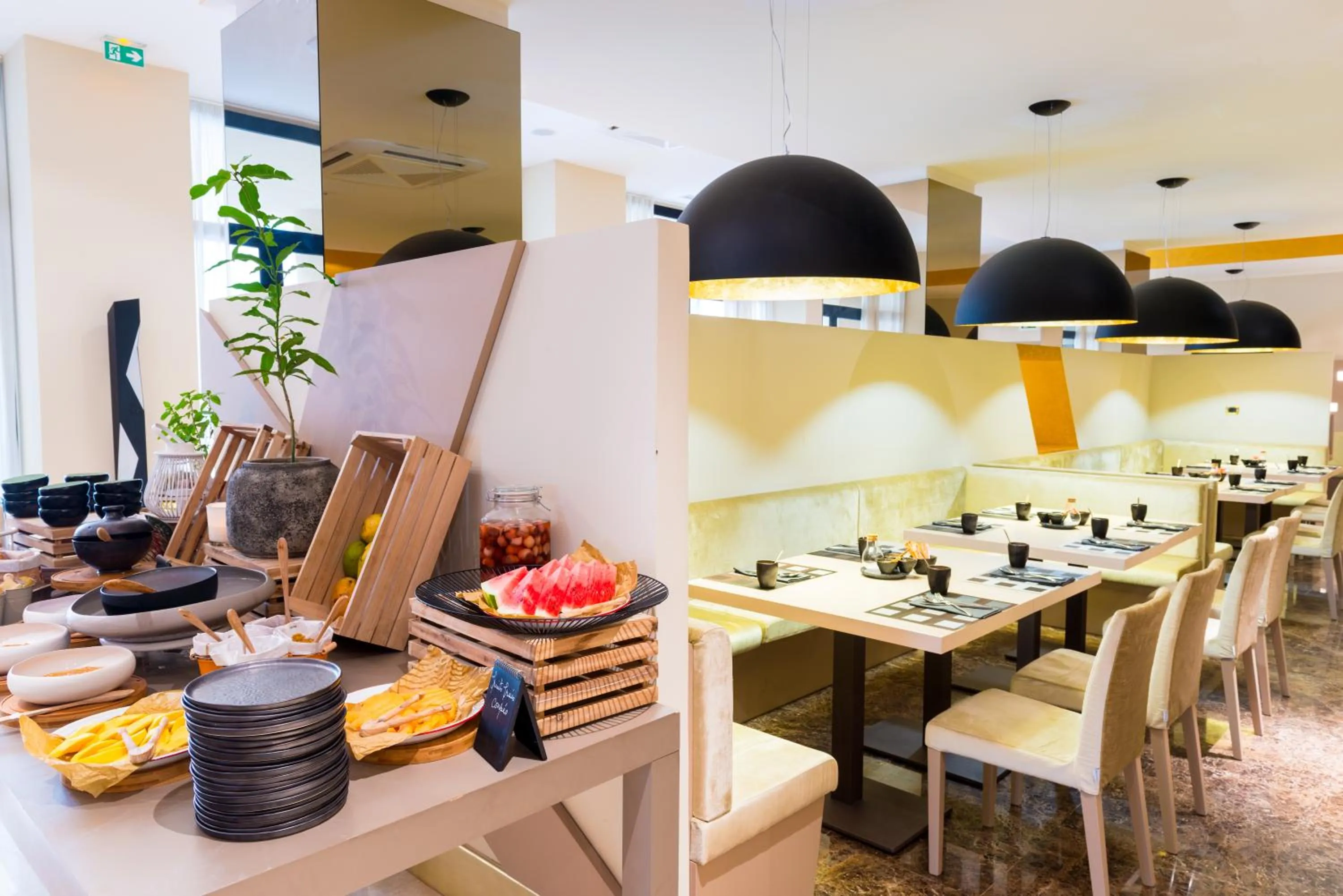 Restaurant/places to eat in Radisson Blu Hotel N'Djamena