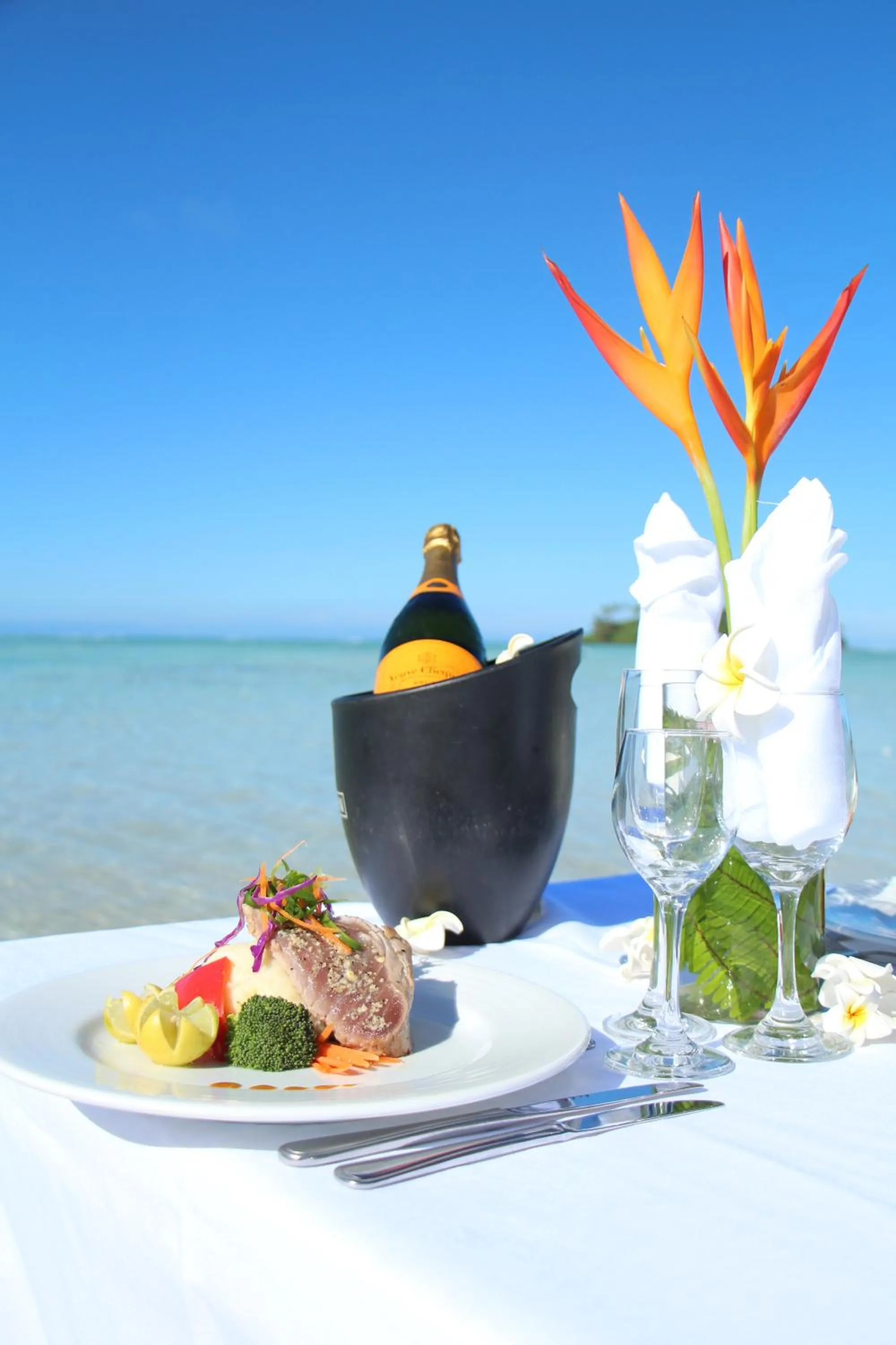 Food in Muri Beach Club Hotel