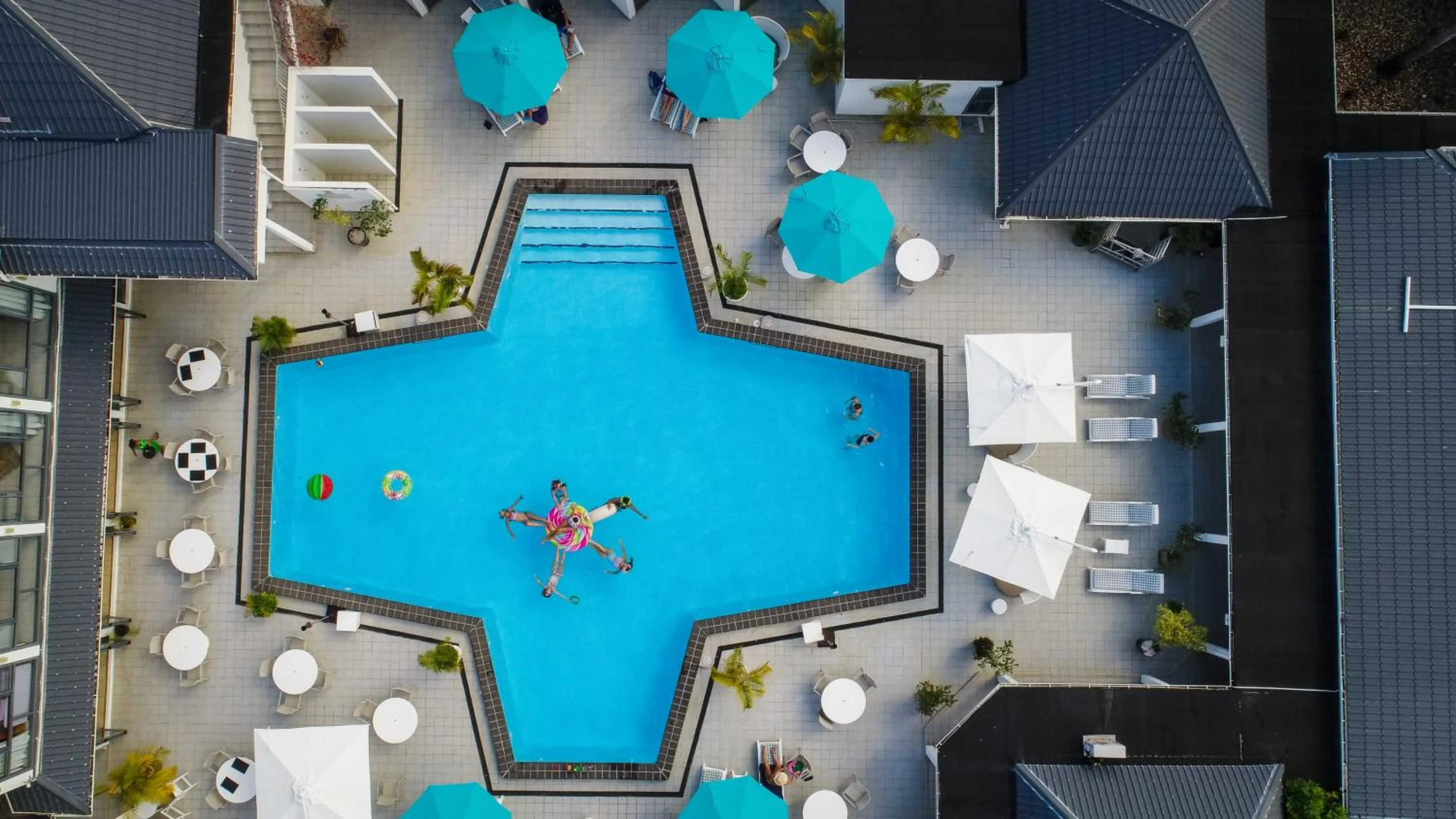 Swimming pool in Muri Beach Club Hotel