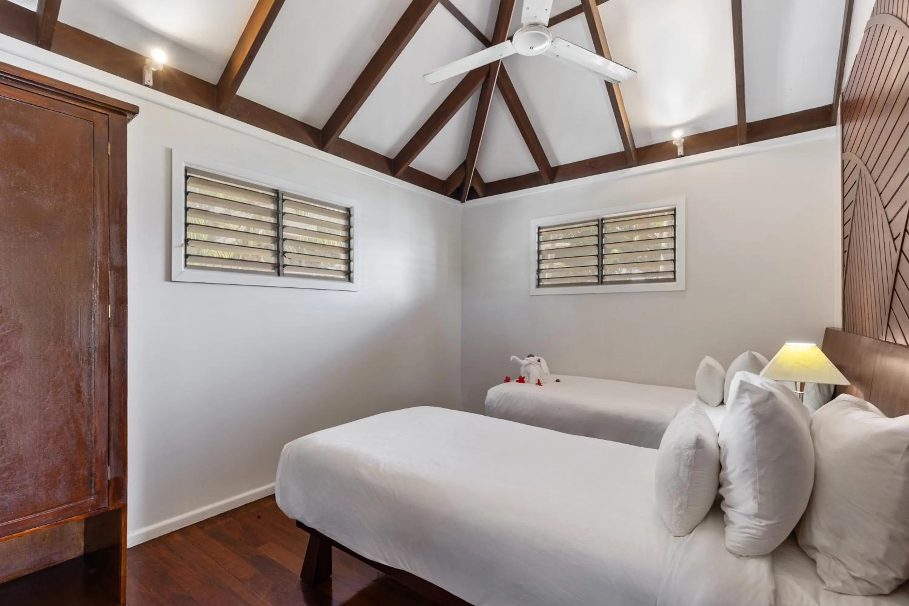 Bed in Iririki Island Resort & Spa