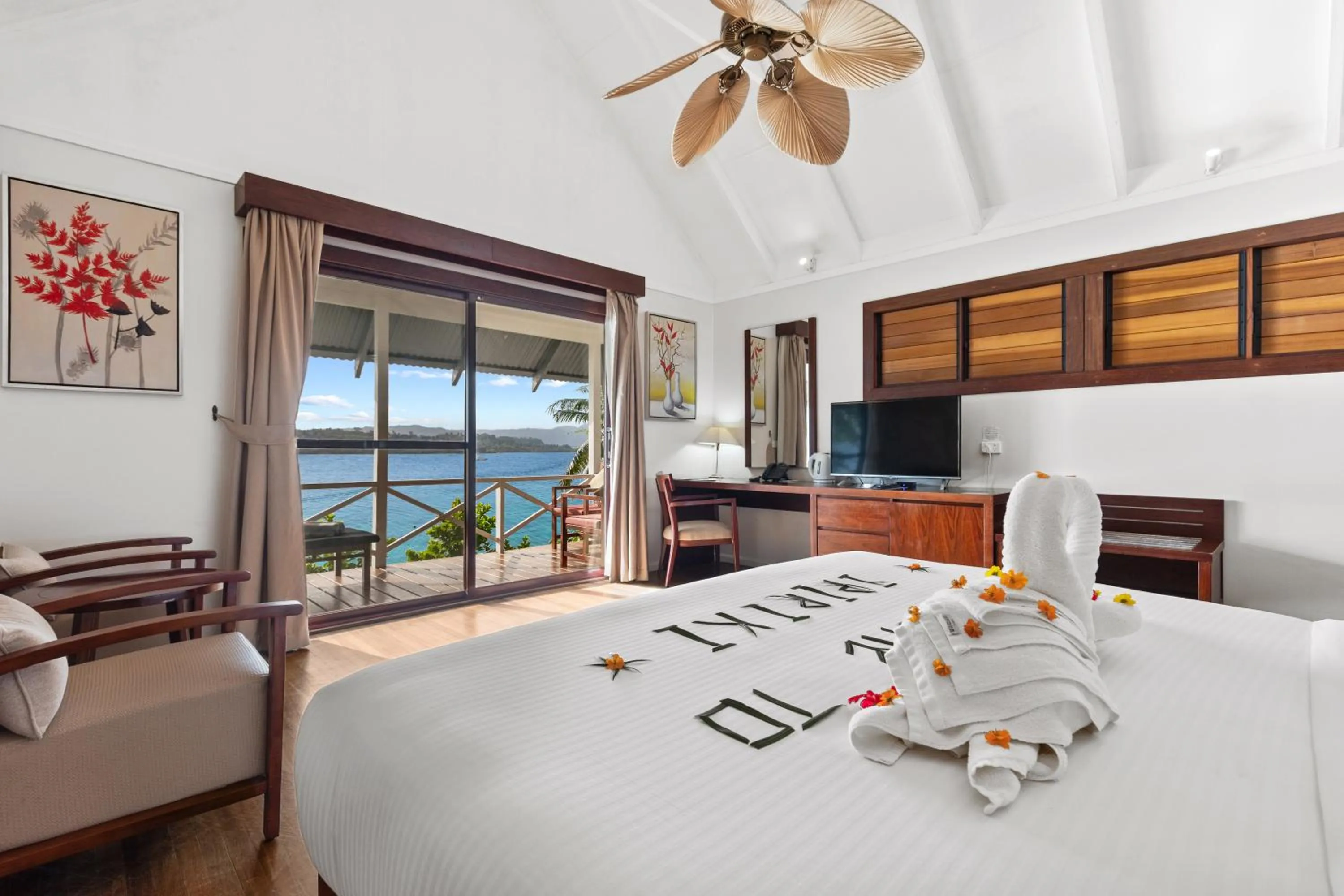 TV and multimedia, Bed in Iririki Island Resort & Spa