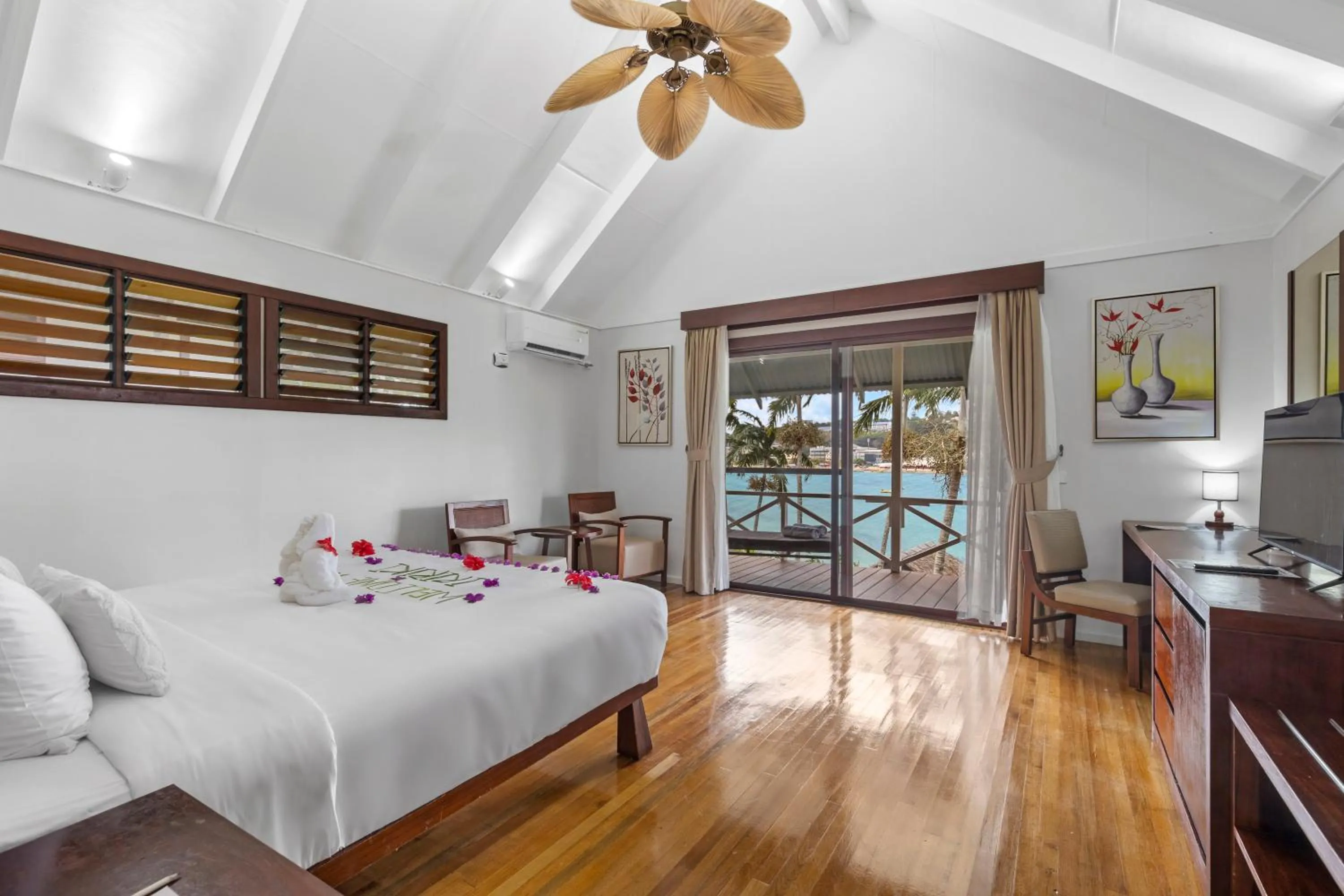 Seating area, Bed in Iririki Island Resort & Spa