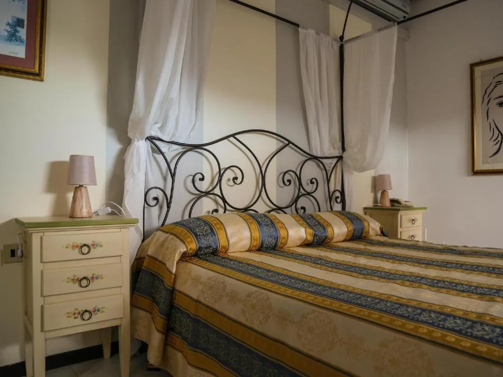 Bed in Hotel Delle Rose