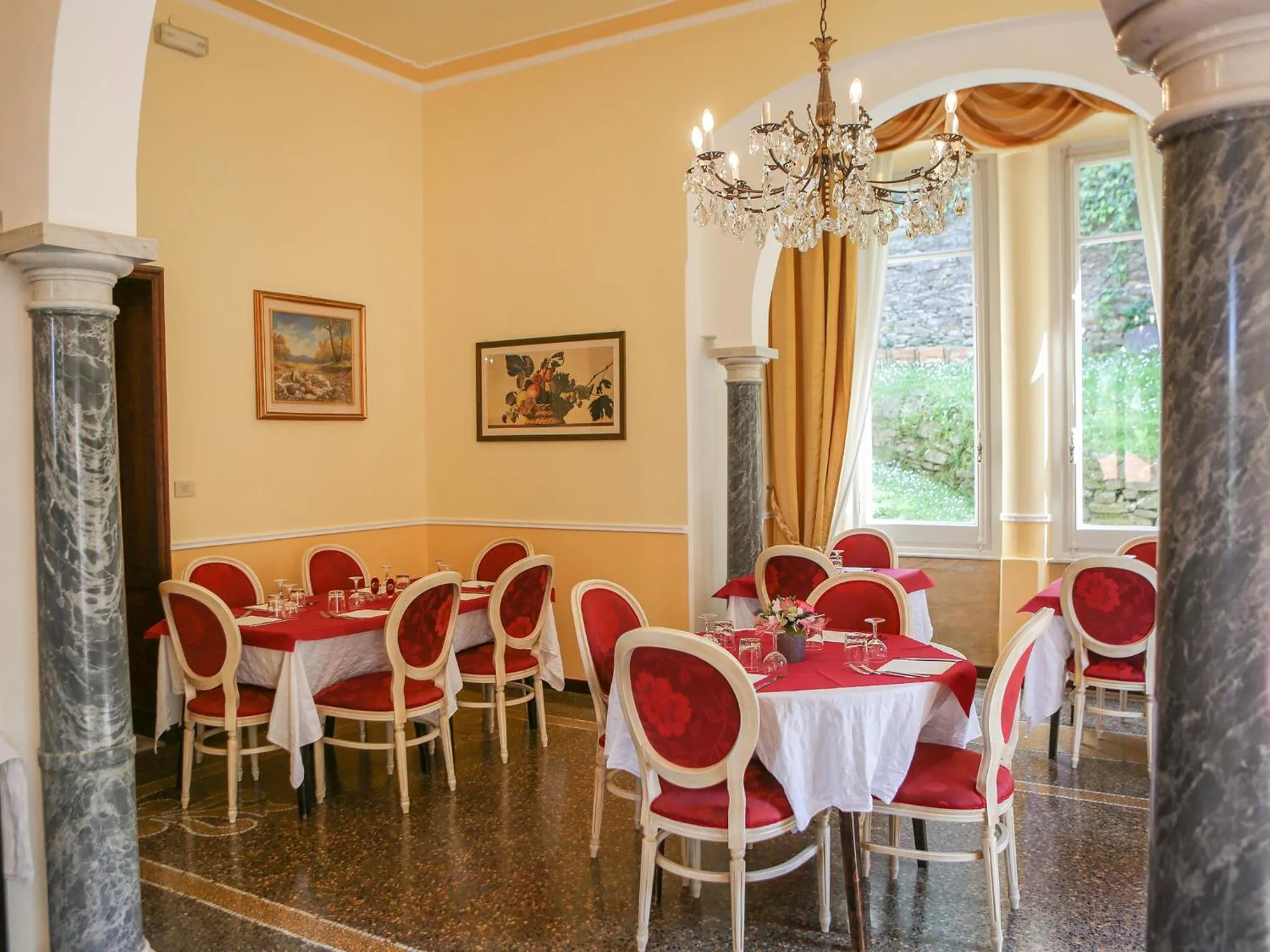 Restaurant/places to eat in Hotel Delle Rose