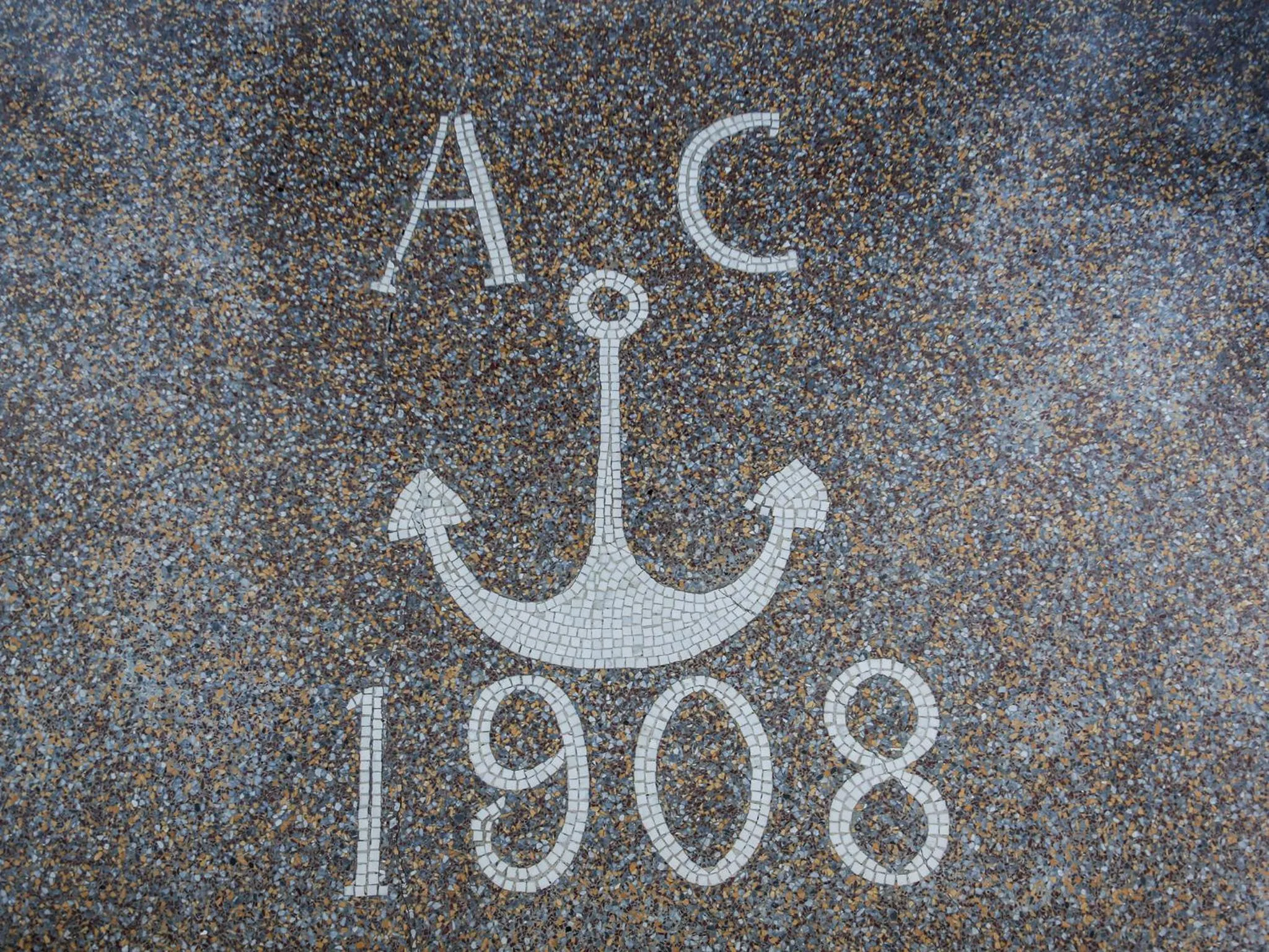 Text overlay in Hotel Delle Rose