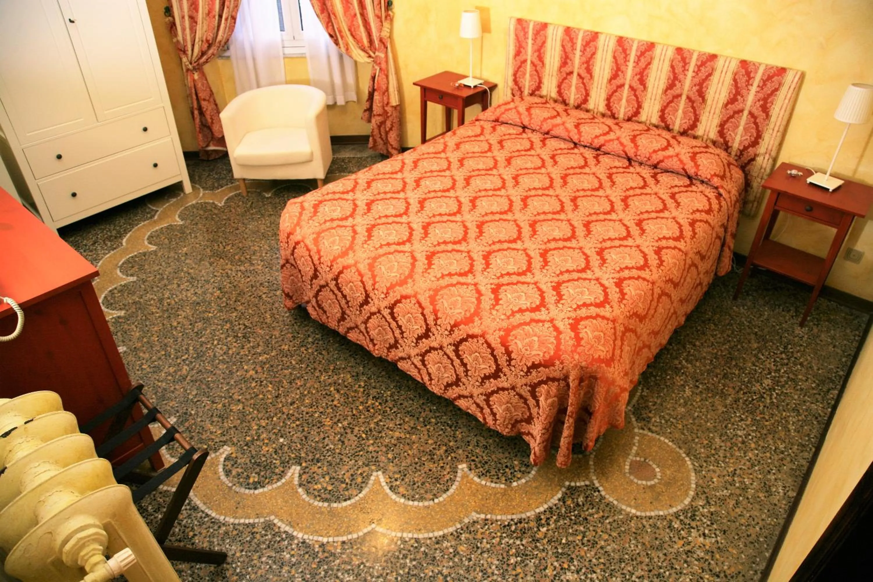 Bed in Hotel Delle Rose
