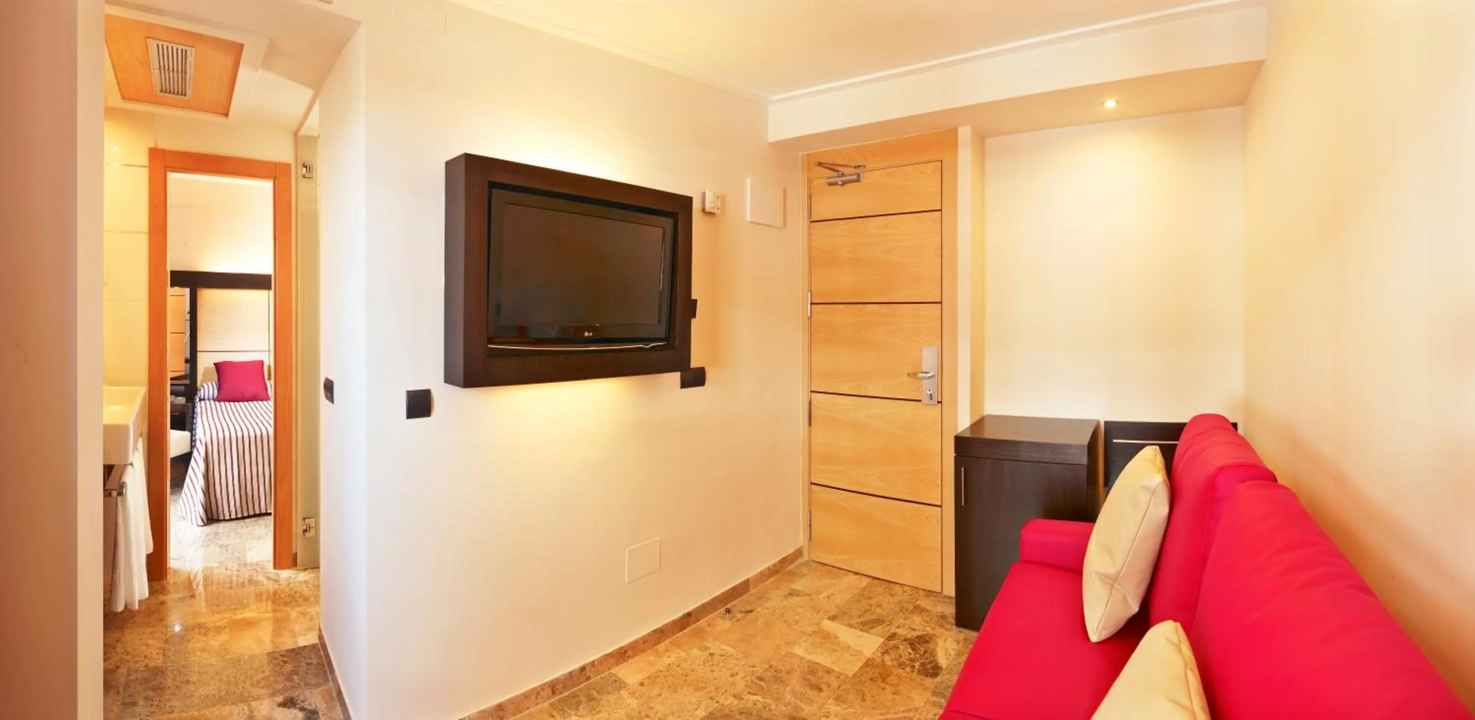 TV and multimedia in MLL Mediterranean Bay - Adults Only