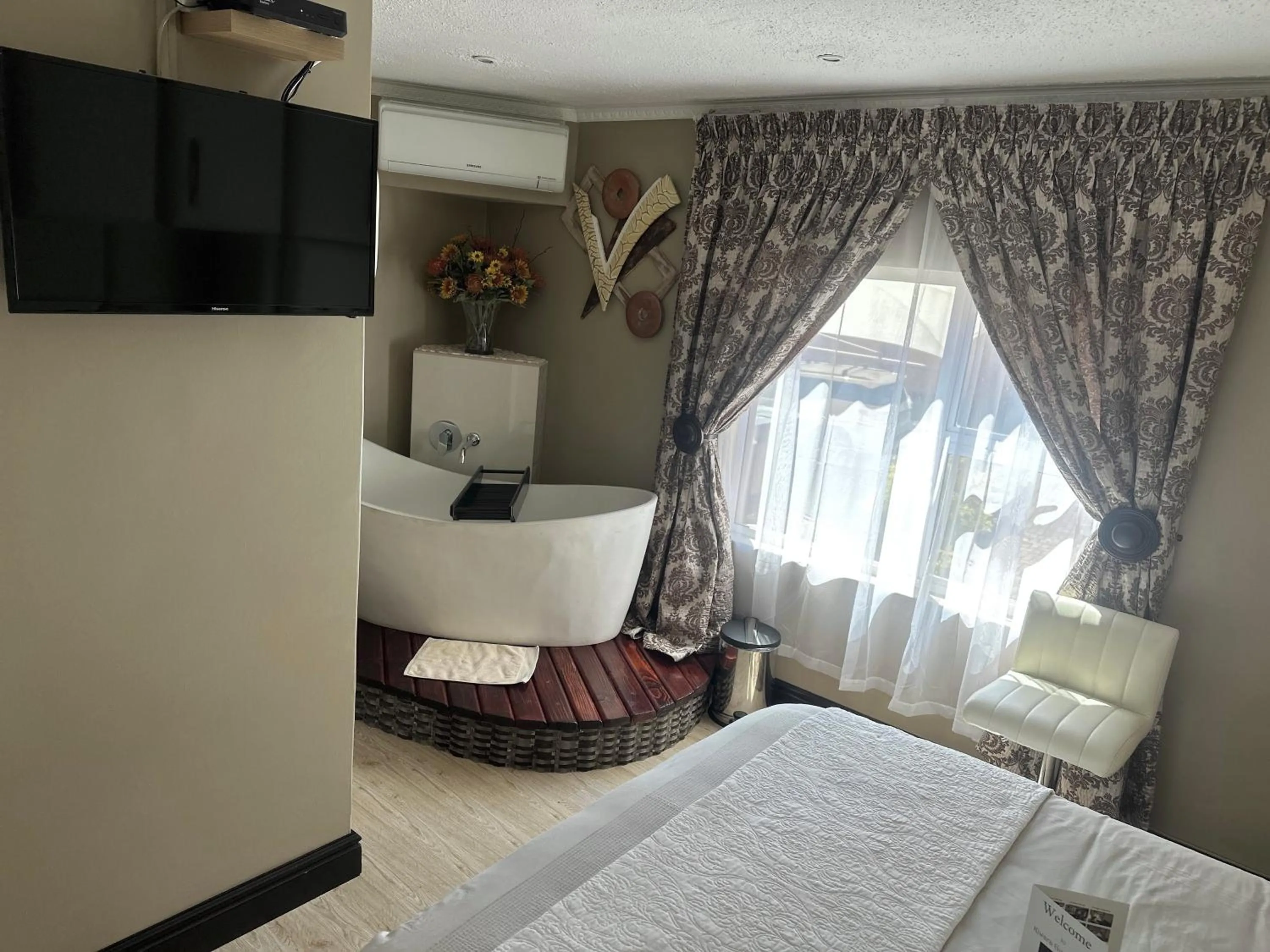 Photo of the whole room, Bed in Kiwara Guesthouse