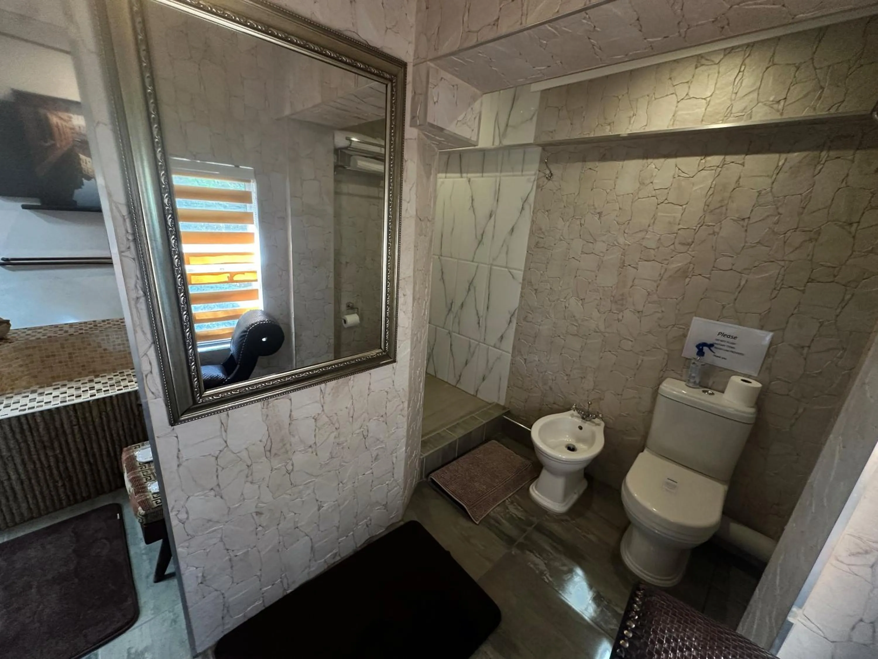 Bathroom in Kiwara Guesthouse