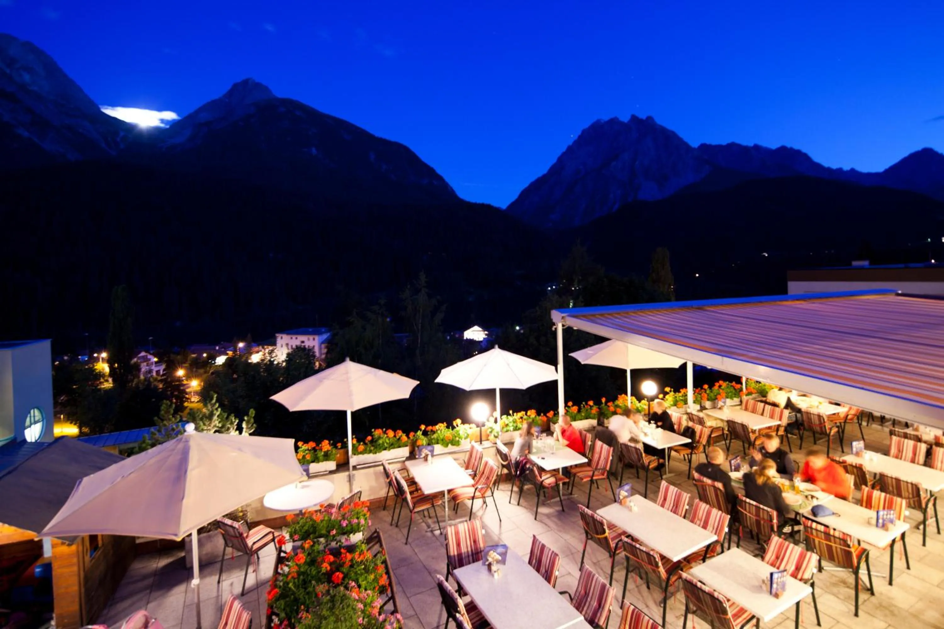 Night in Hotel Astras