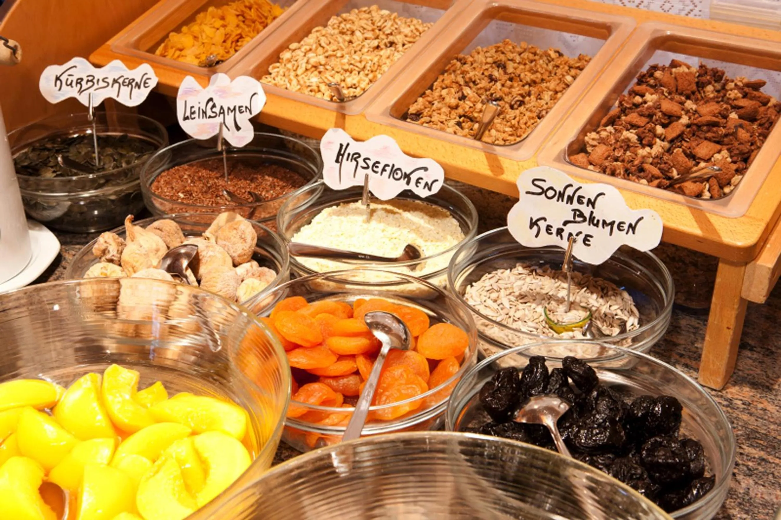 Restaurant/places to eat in Hotel Astras