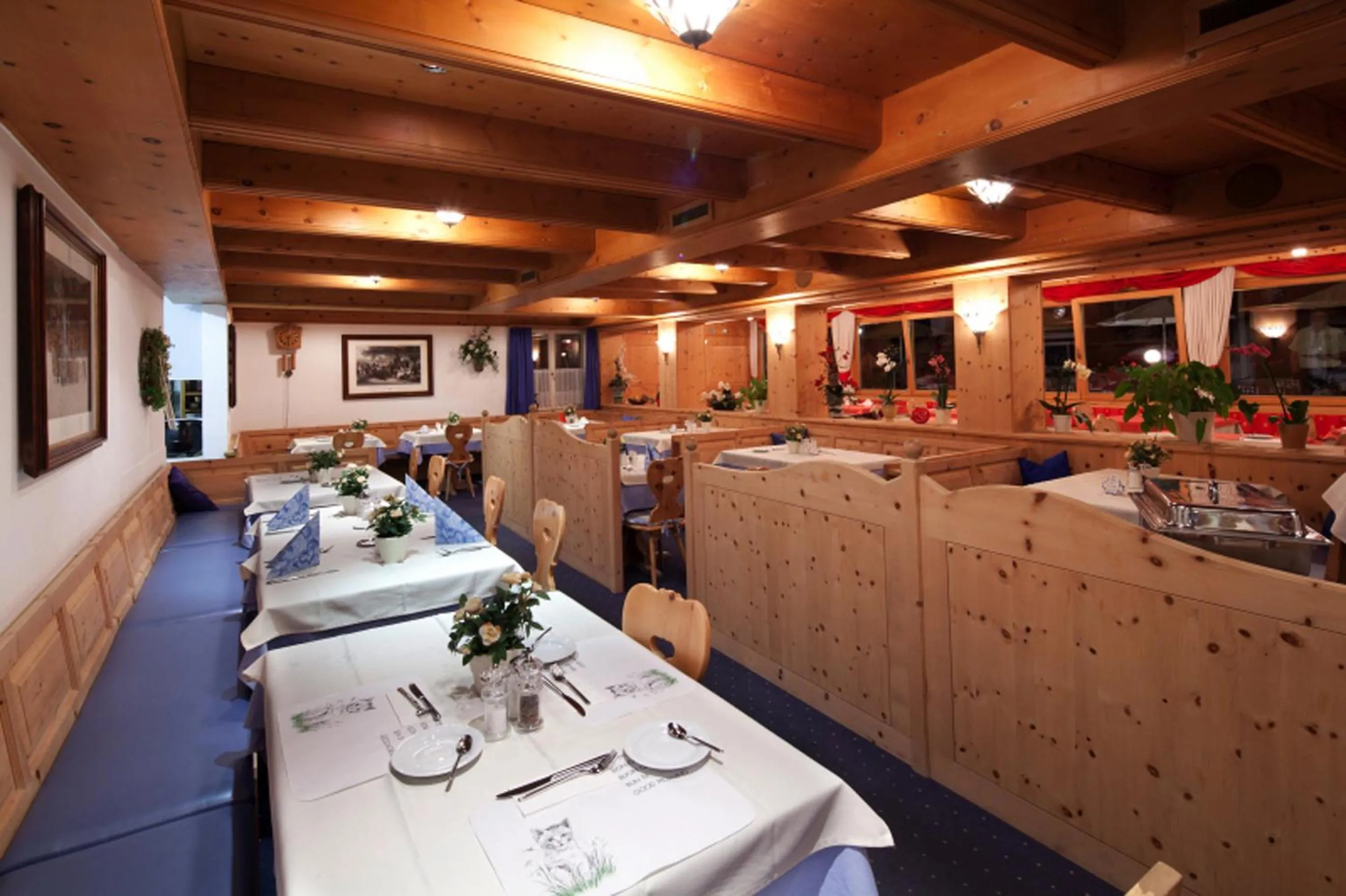 Restaurant/places to eat in Hotel Astras