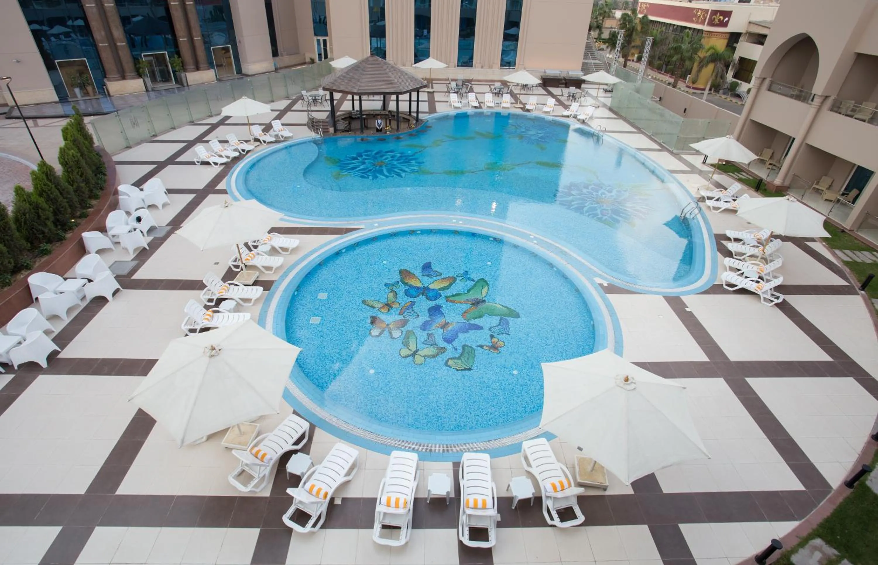 Swimming pool in Tolip Golden Plaza