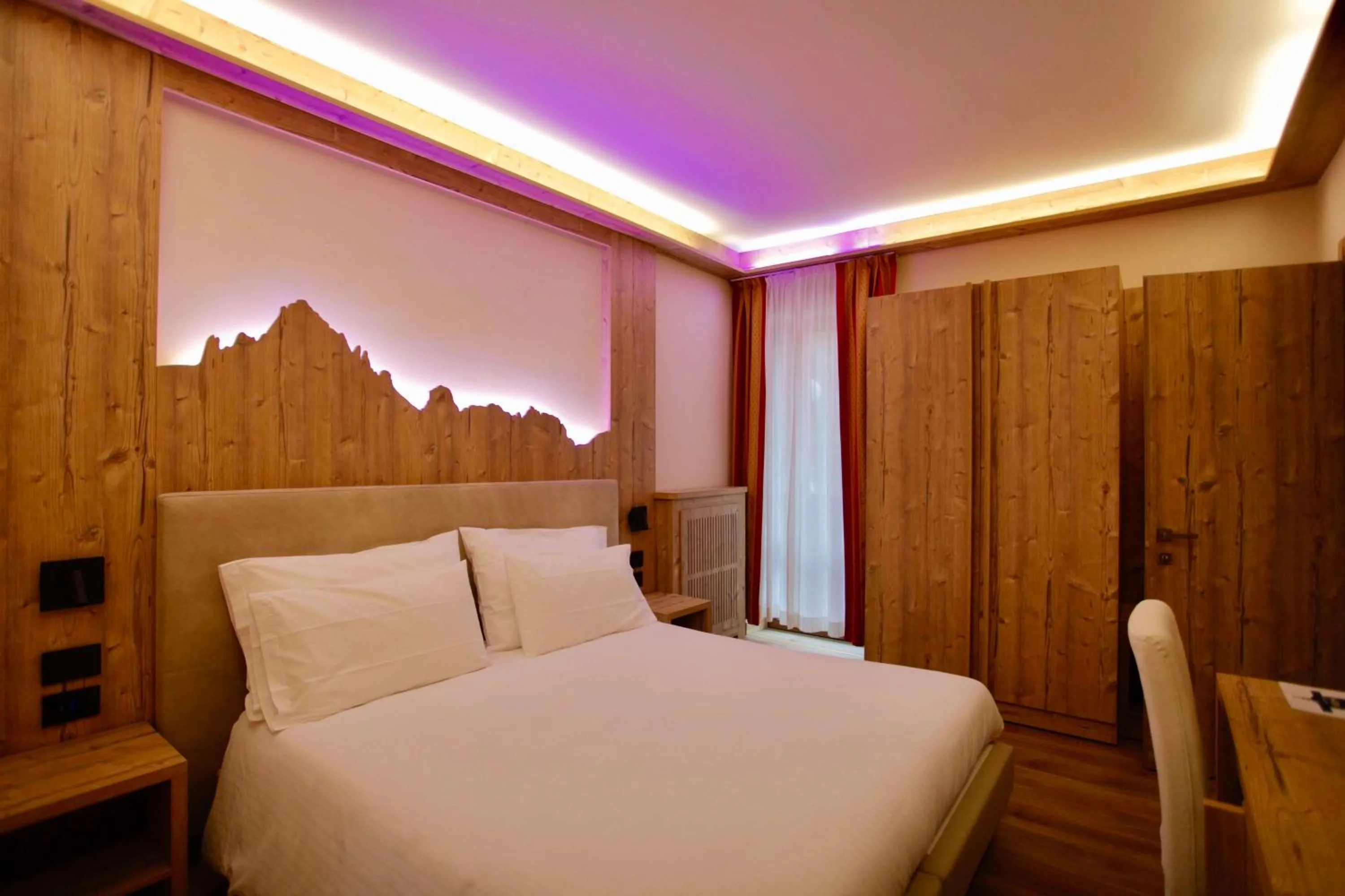 Bedroom, Bed in Hotel Cima Rosetta - BW Signature Collection