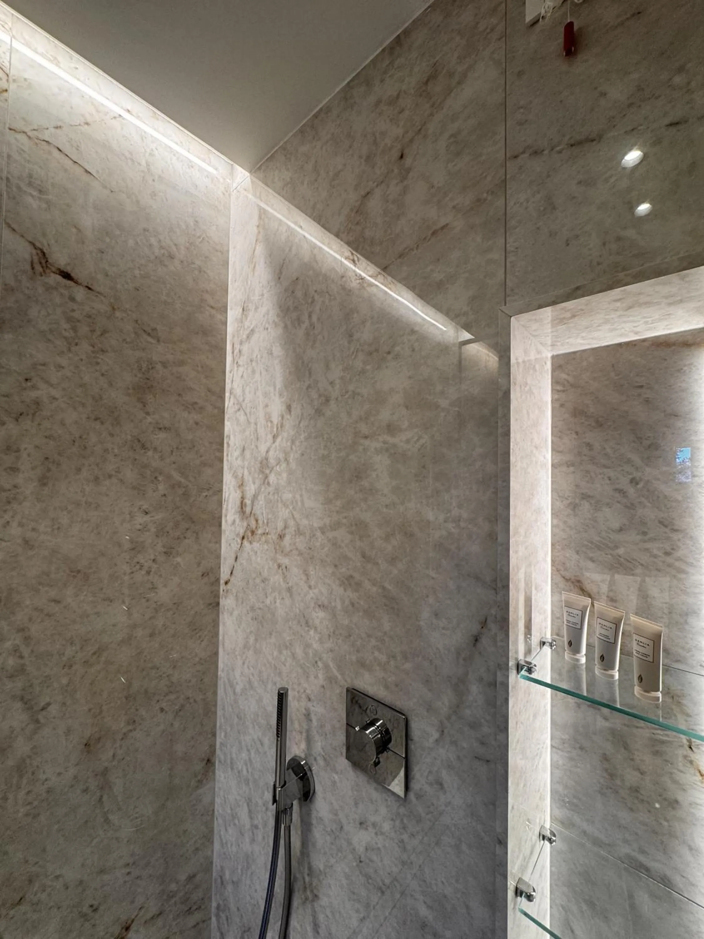 Shower in Hotel Cima Rosetta - BW Signature Collection