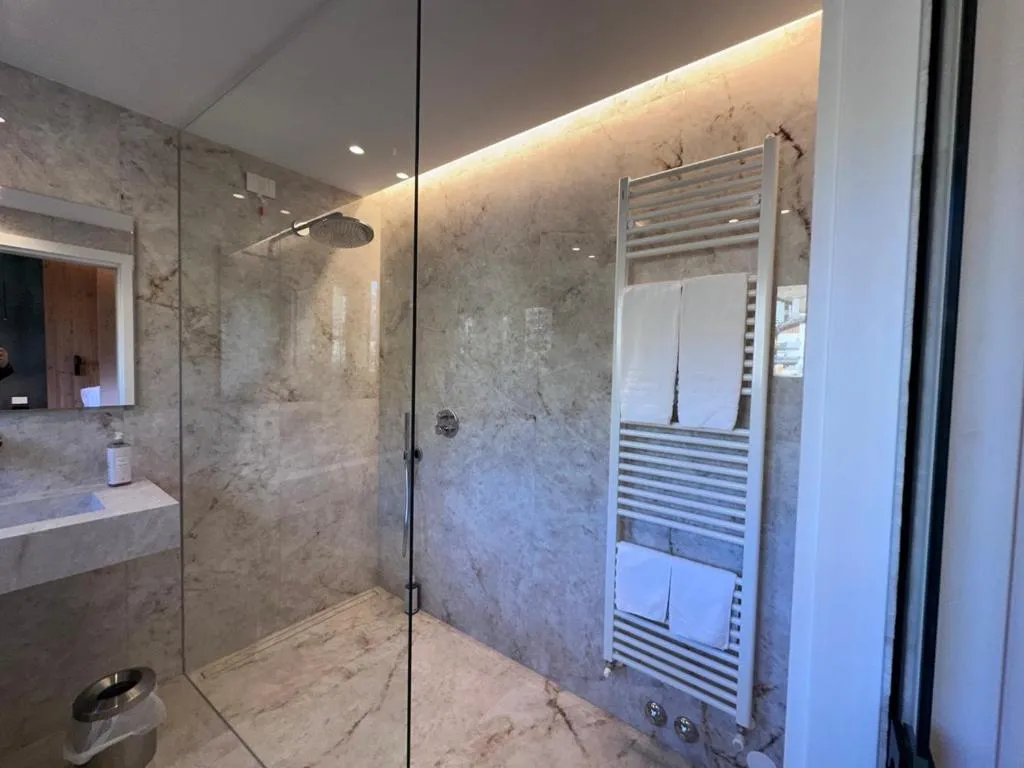 Shower in Hotel Cima Rosetta - BW Signature Collection