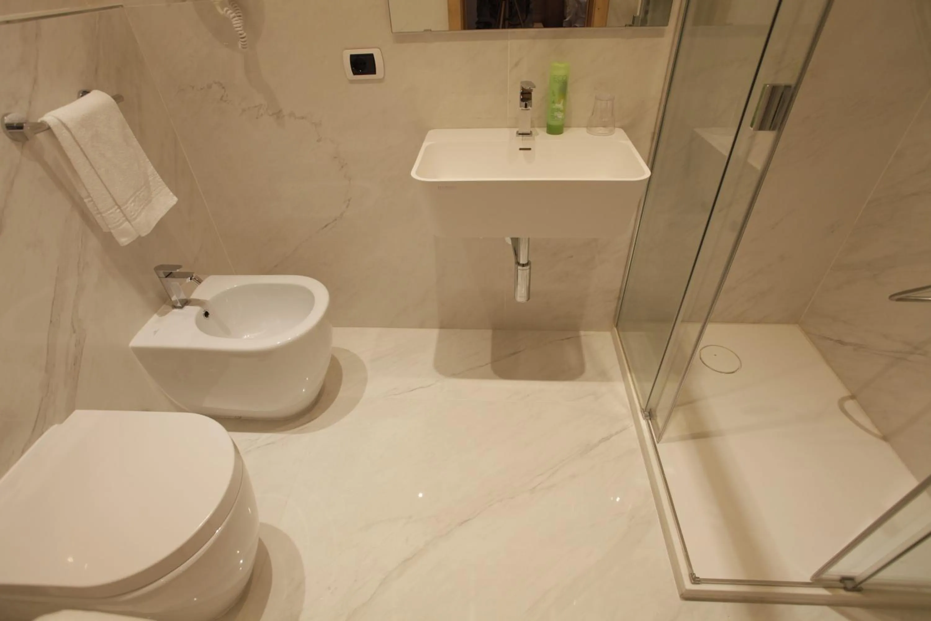 Shower in Hotel Cima Rosetta - BW Signature Collection